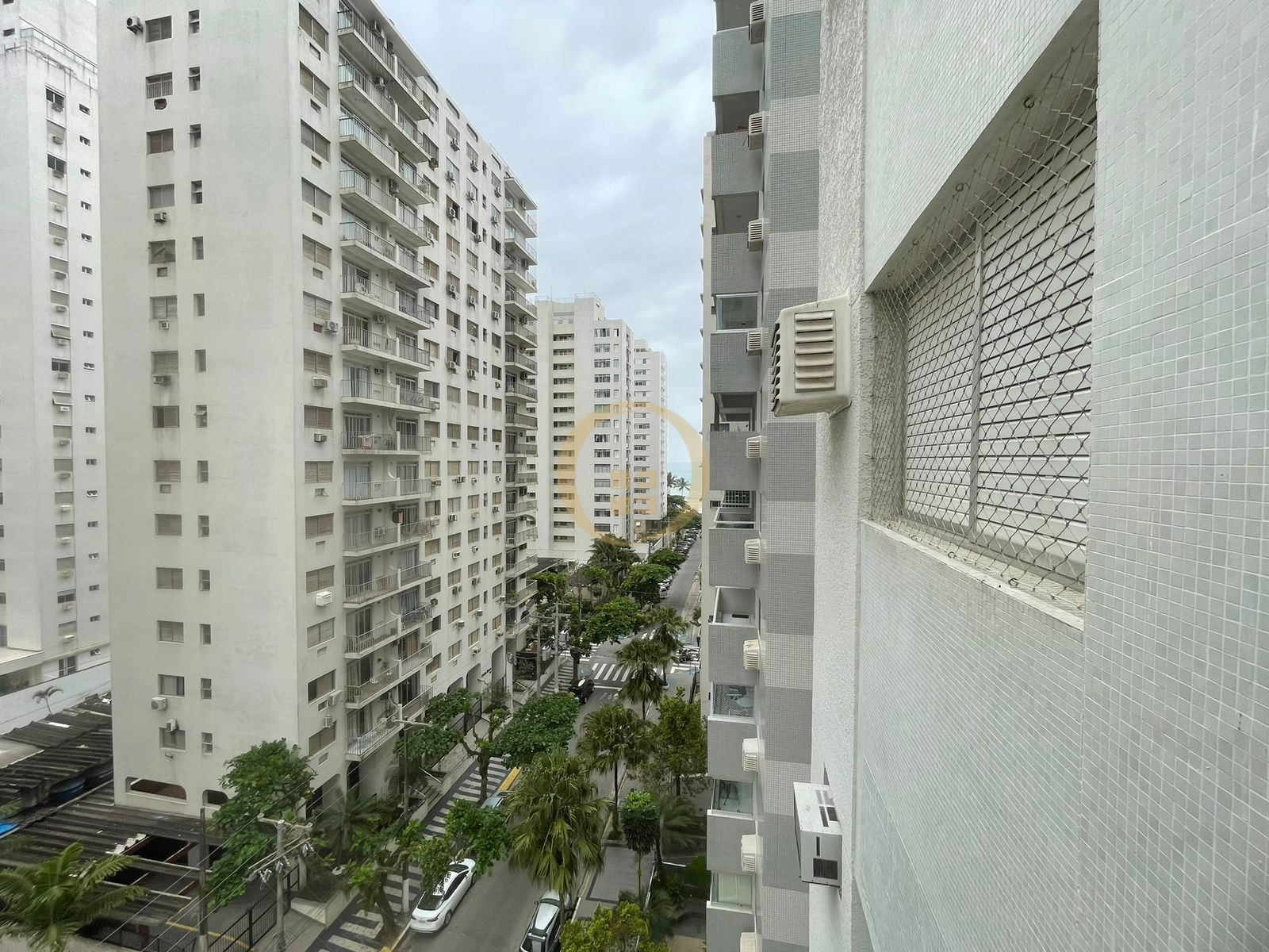 Apartamento na Praia das Pitangueiras, Guarujá - SP