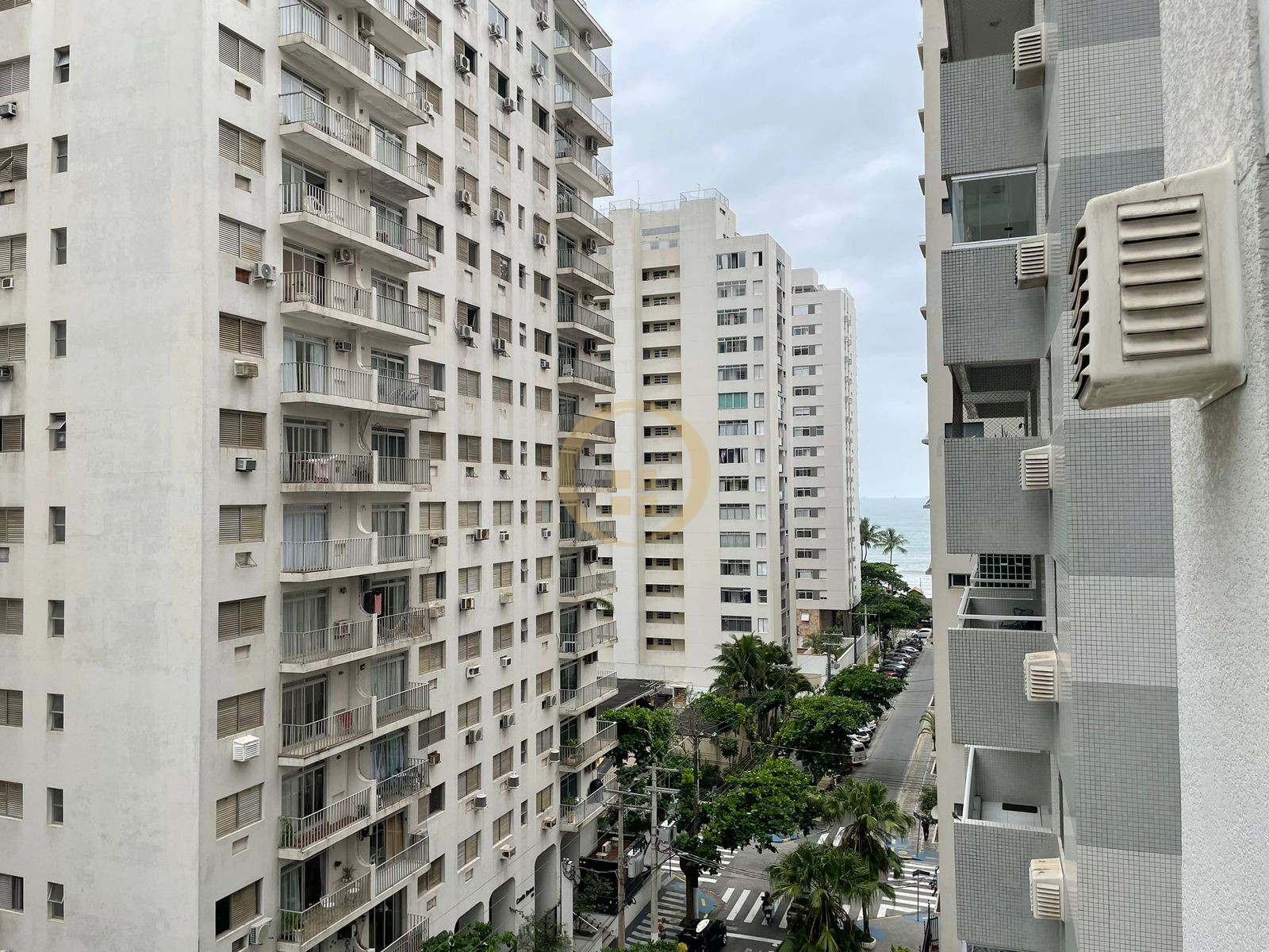 Apartamento na Praia das Pitangueiras, Guarujá - SP