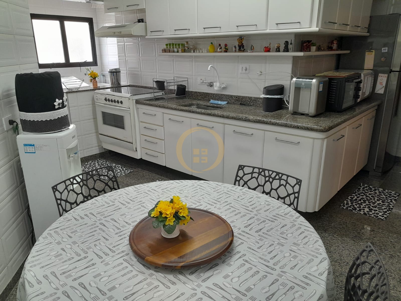 Apartamento na Praia da Enseada, Guarujá - SP