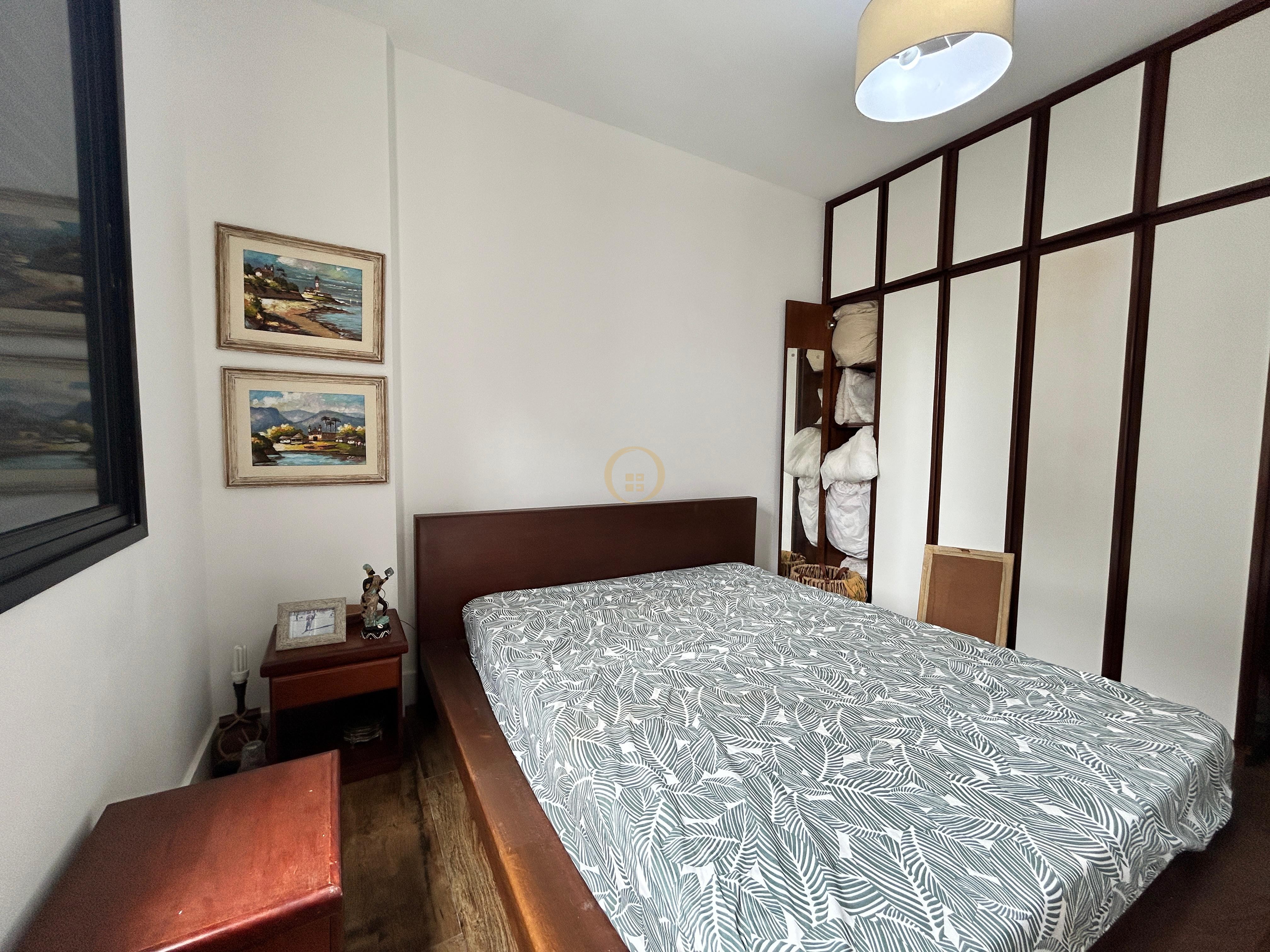Apartamento na Praia das Pitangueiras, Guarujá - SP