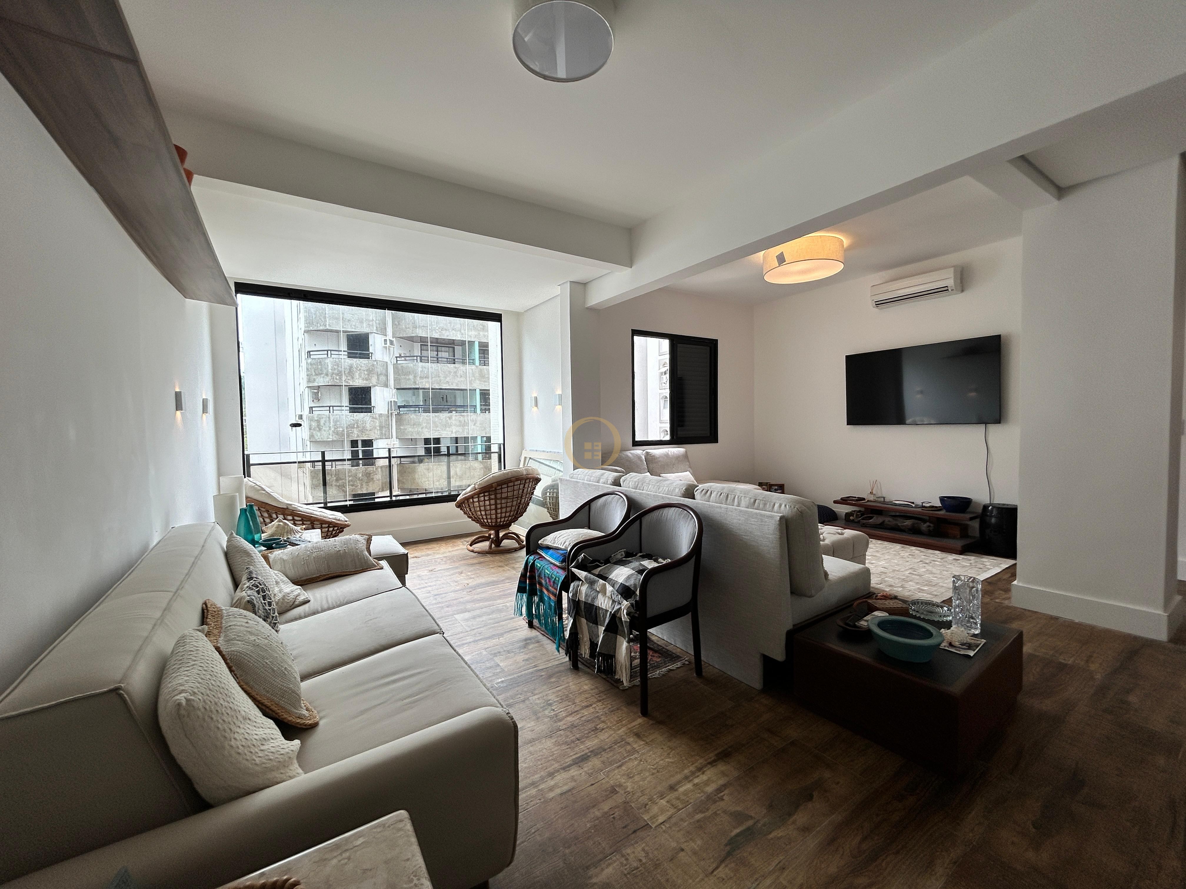 Apartamento na Praia das Pitangueiras, Guarujá - SP