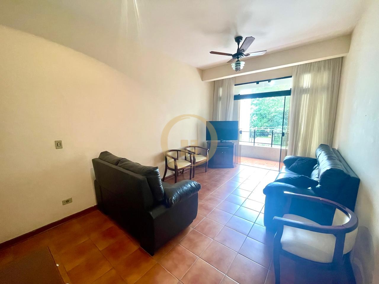 Apartamento na Praia das Pitangueiras, Guarujá - SP