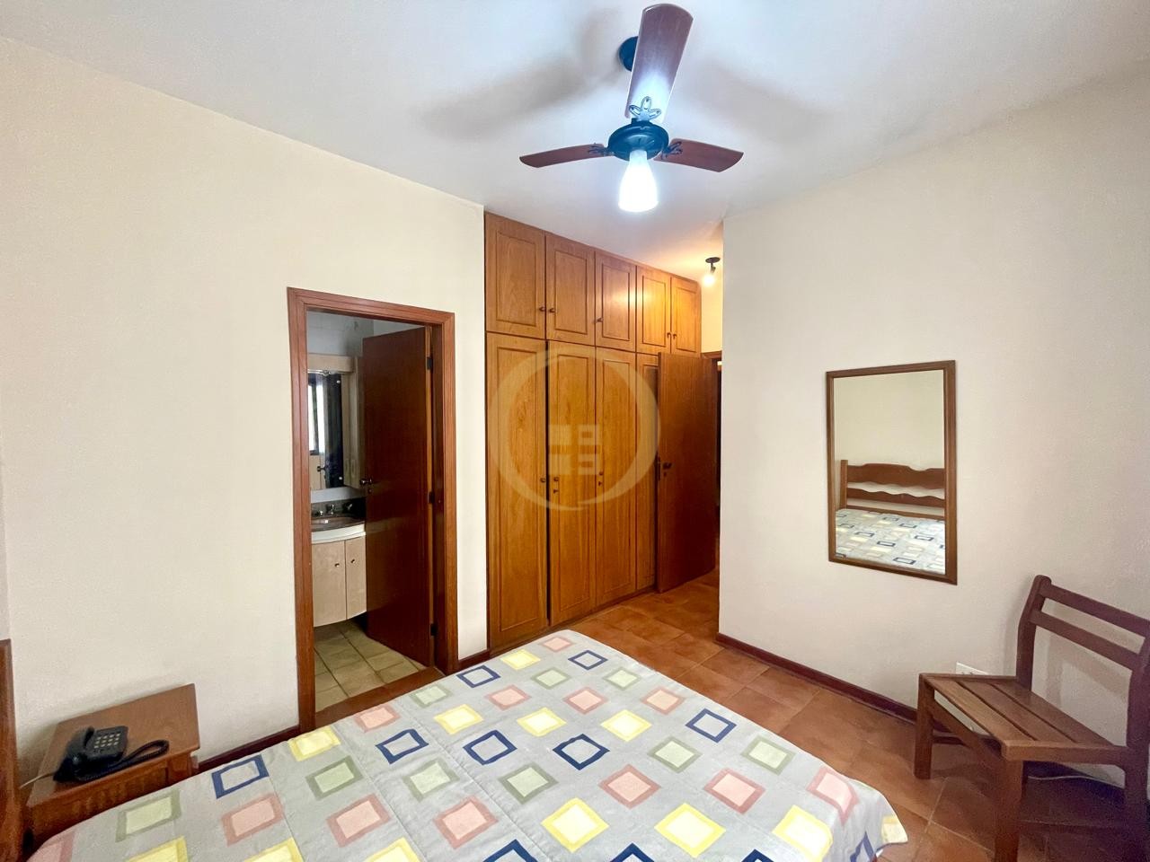 Apartamento na Praia das Pitangueiras, Guarujá - SP