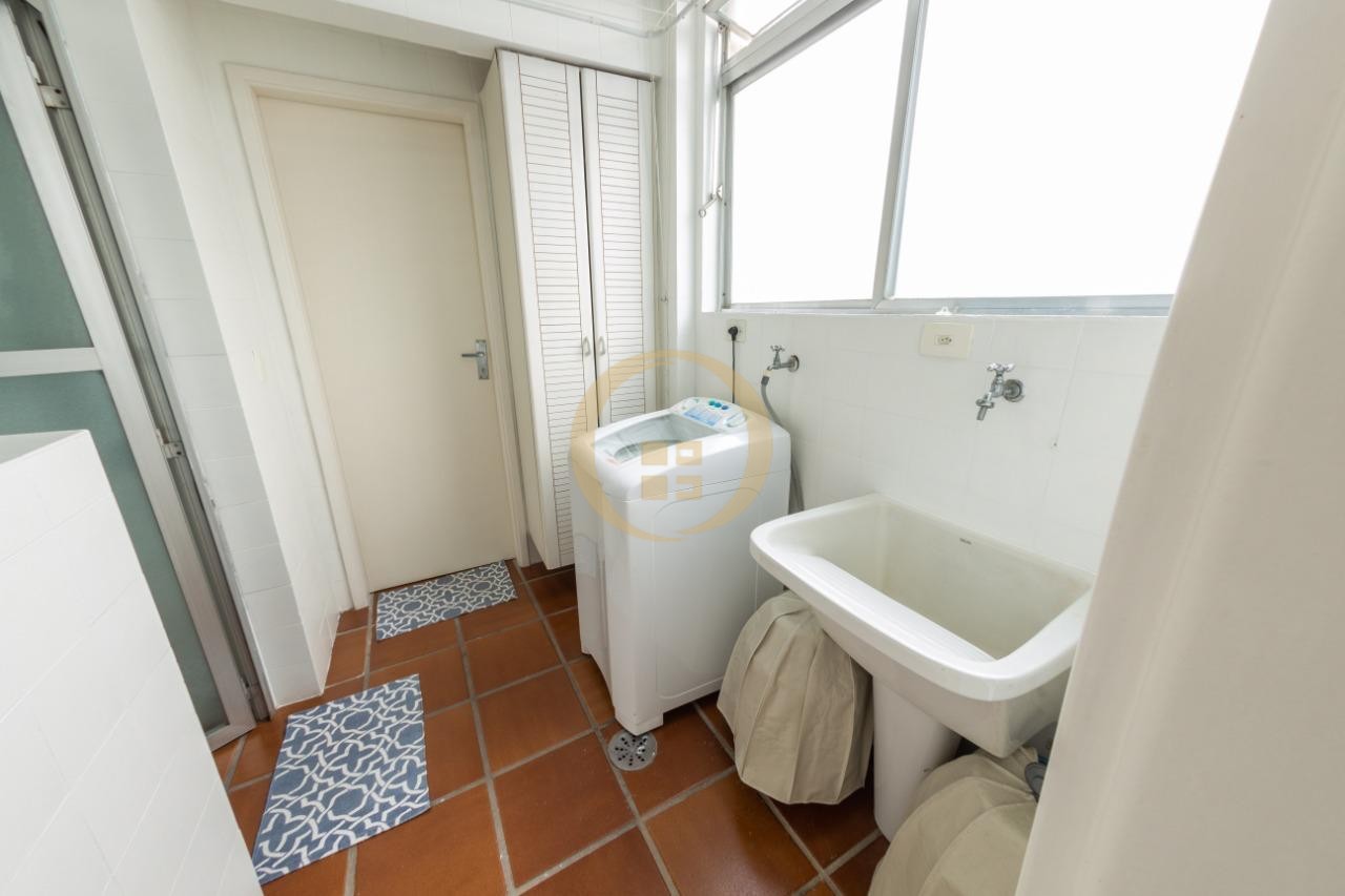 Apartamento na Praia da Enseada, Guarujá - SP