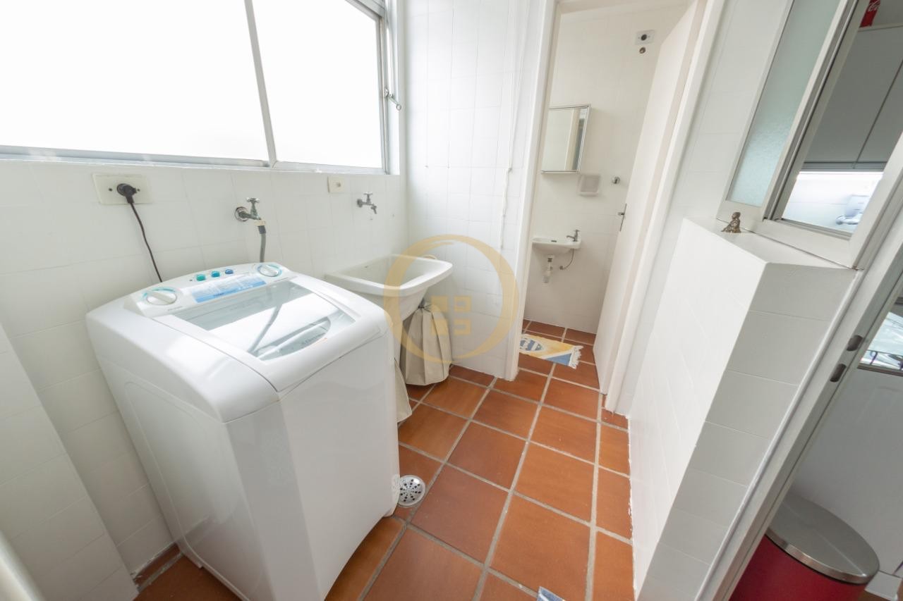 Apartamento na Praia da Enseada, Guarujá - SP