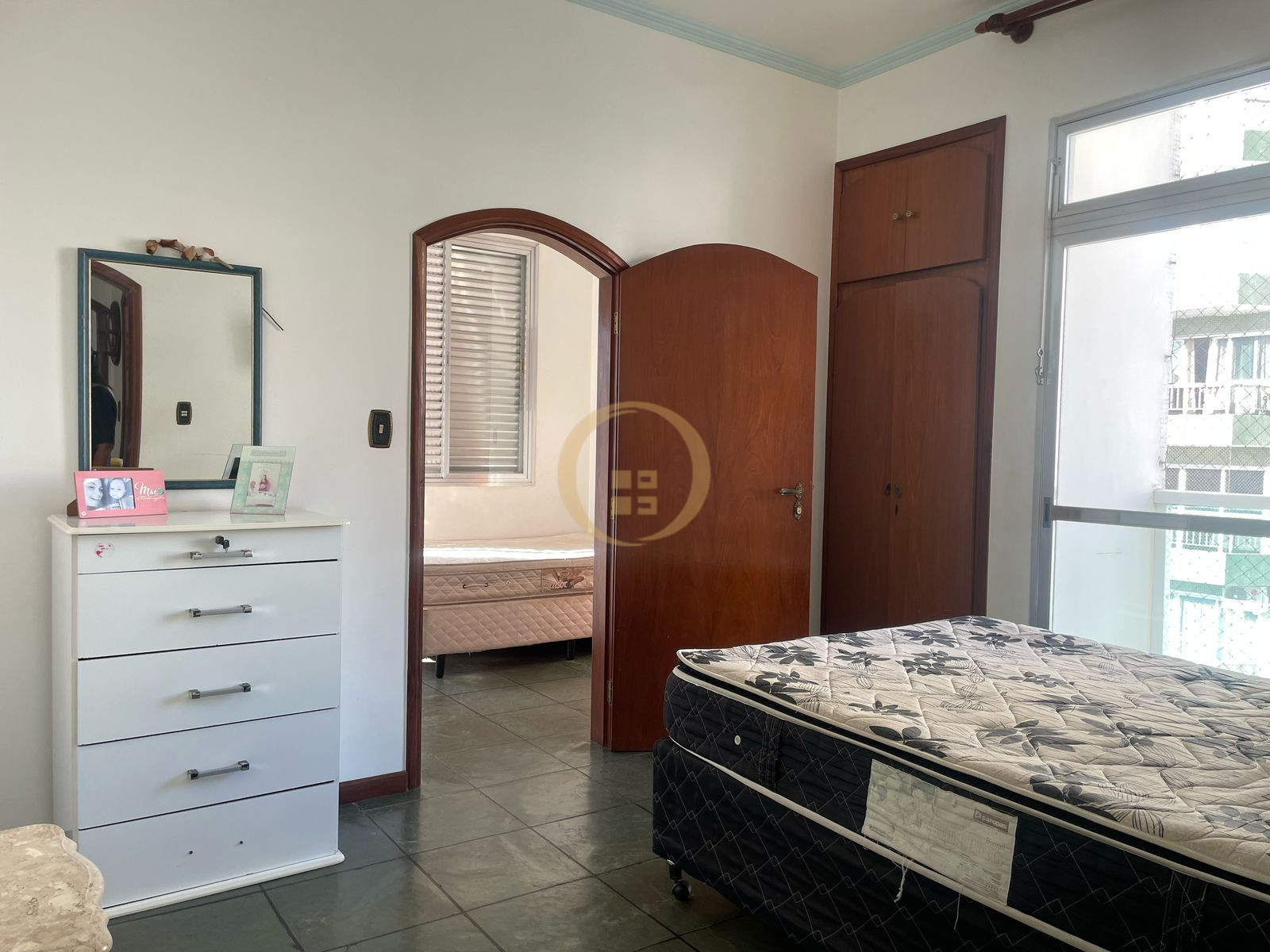Apartamento na Praia das Pitangueiras, Guarujá - SP