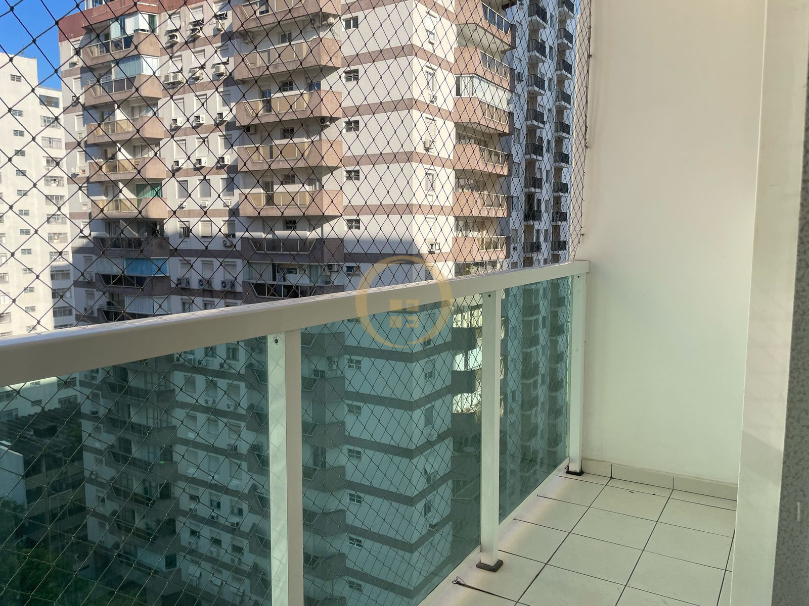 Apartamento na Praia das Pitangueiras, Guarujá - SP