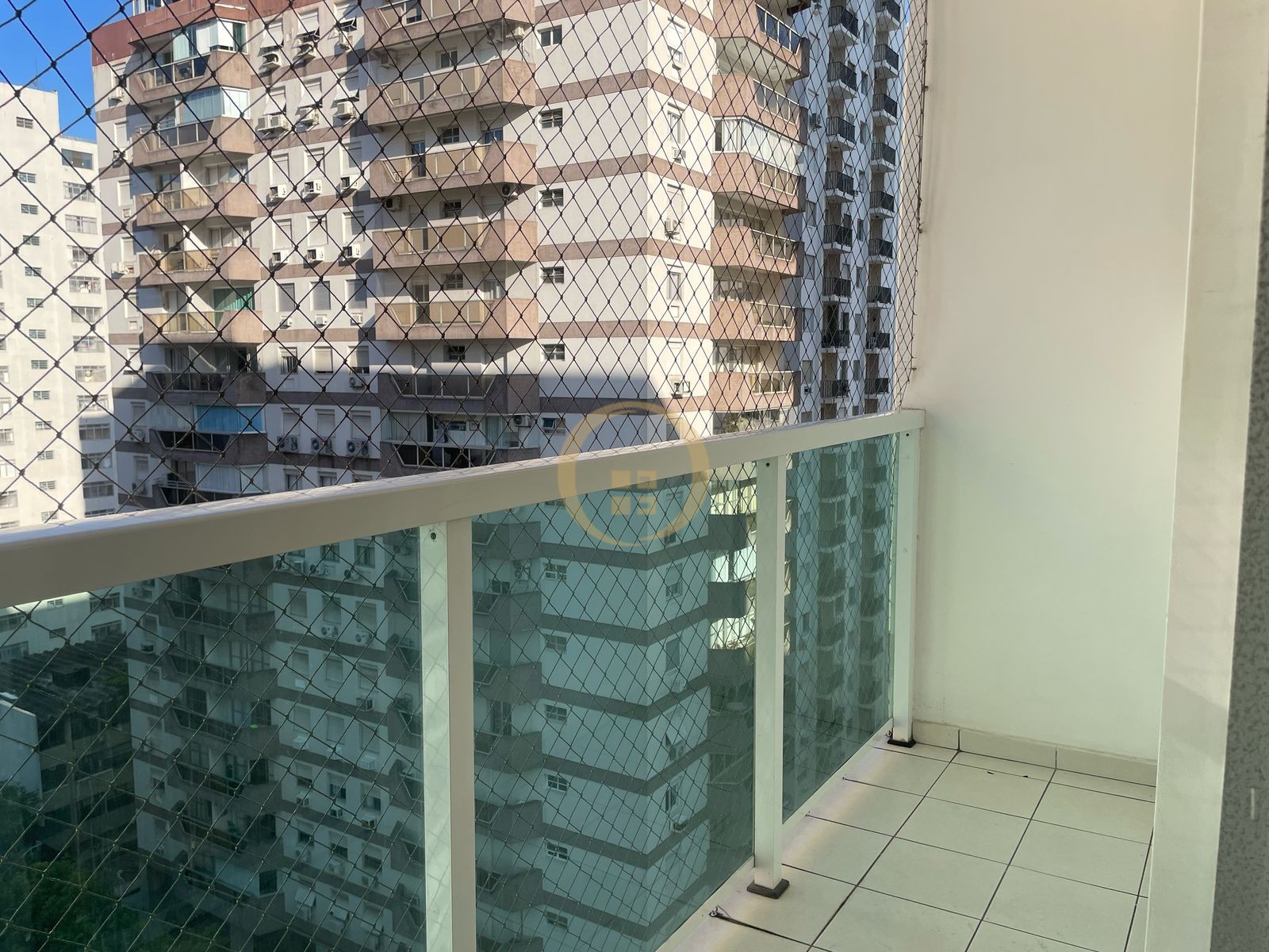 Apartamento na Praia das Pitangueiras, Guarujá - SP