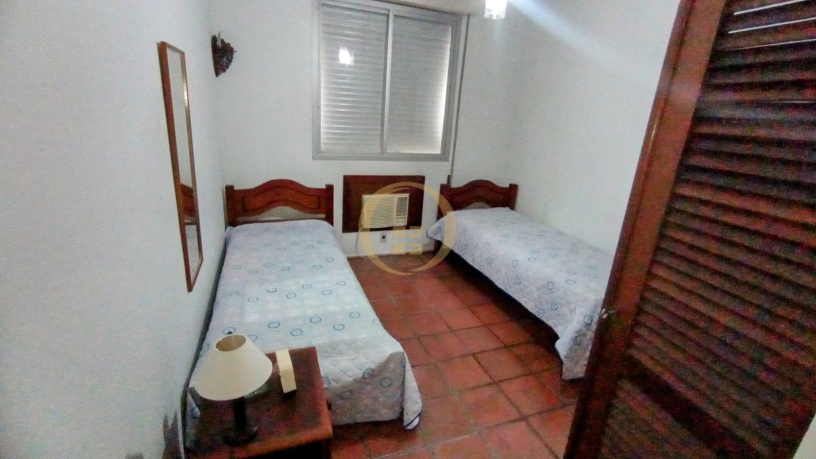 Apartamento na Praia das Pitangueiras, Guarujá - SP
