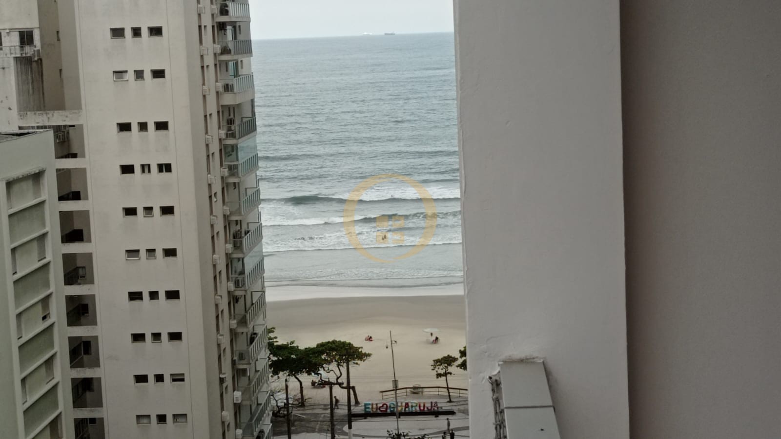 Apartamento na Praia das Pitangueiras, Guarujá - SP