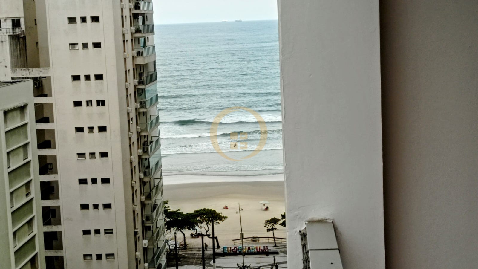 Apartamento na Praia das Pitangueiras, Guarujá - SP