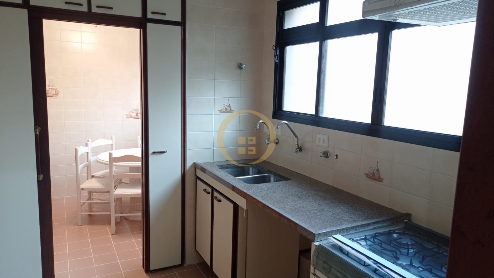 Apartamento na Praia das Pitangueiras, Guarujá - SP