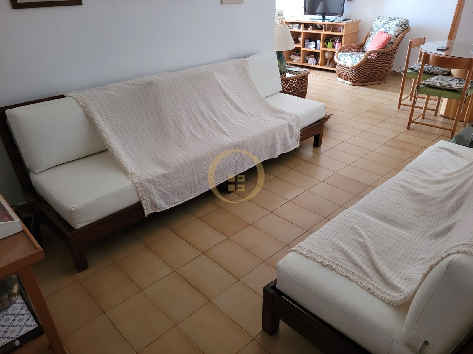 Apartamento na Praia das Pitangueiras, Guarujá - SP