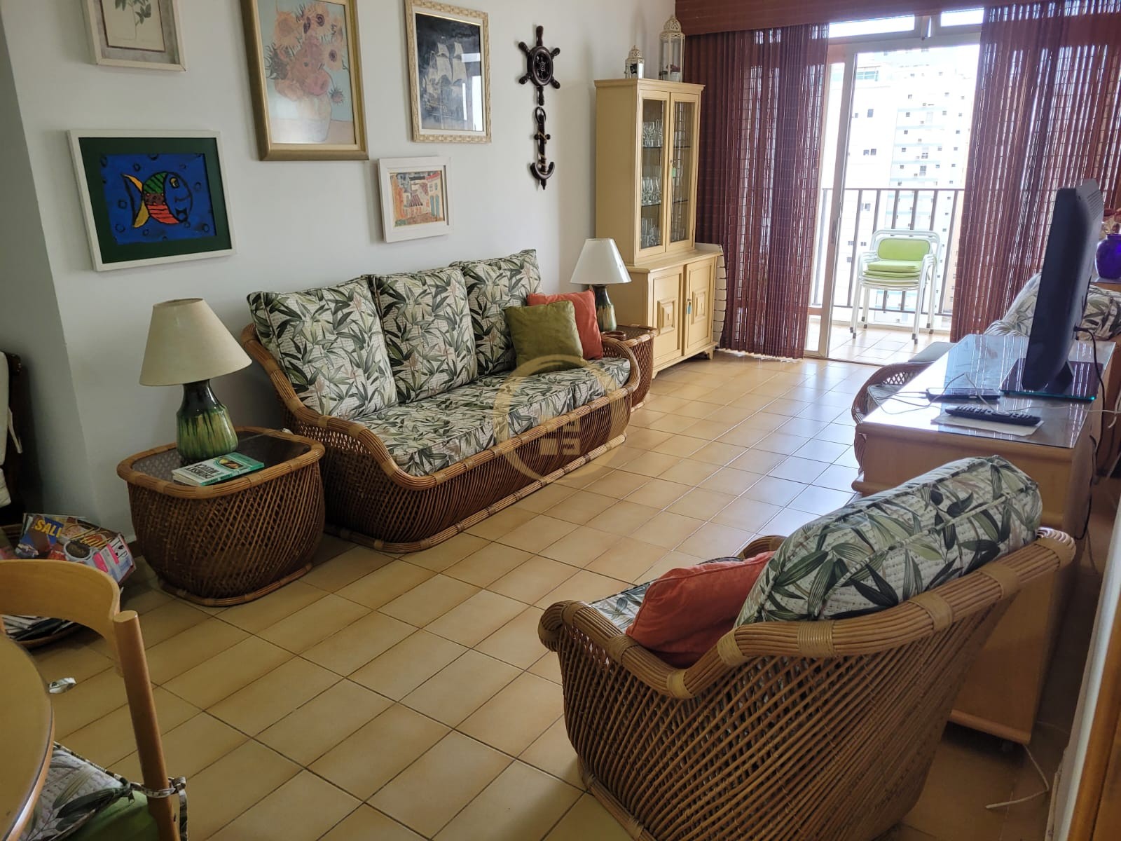 Apartamento na Praia das Pitangueiras, Guarujá - SP