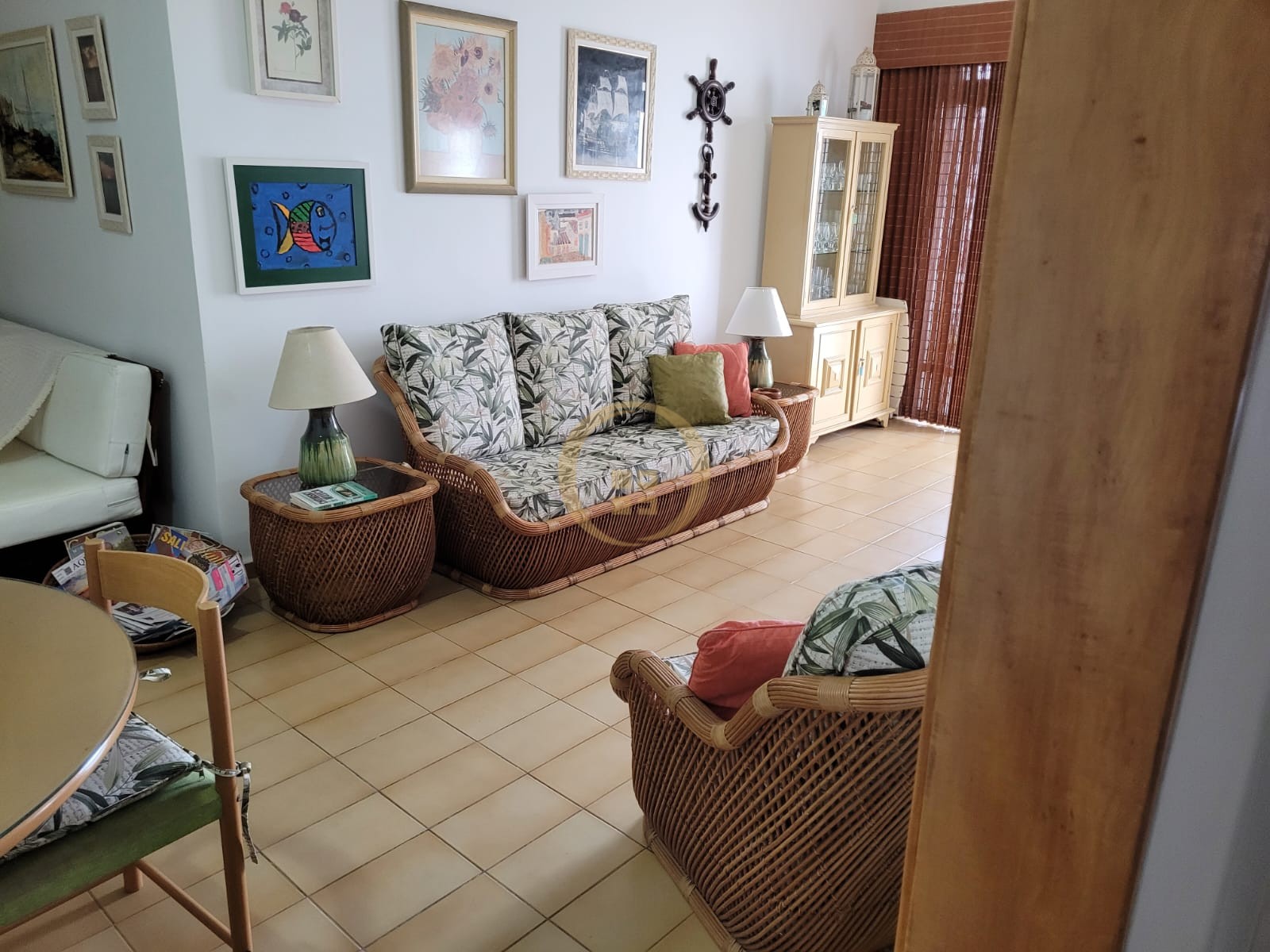 Apartamento na Praia das Pitangueiras, Guarujá - SP