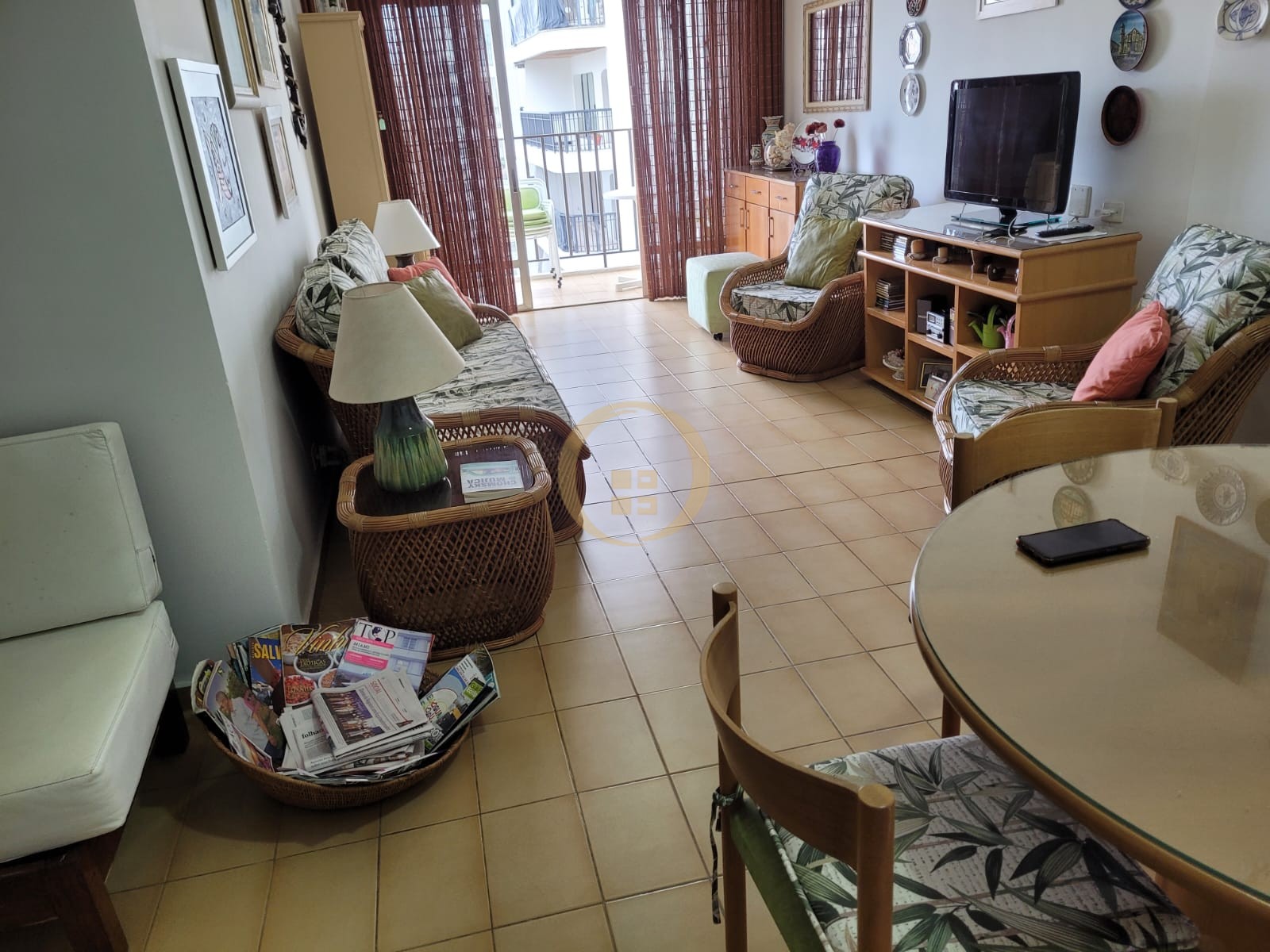 Apartamento na Praia das Pitangueiras, Guarujá - SP