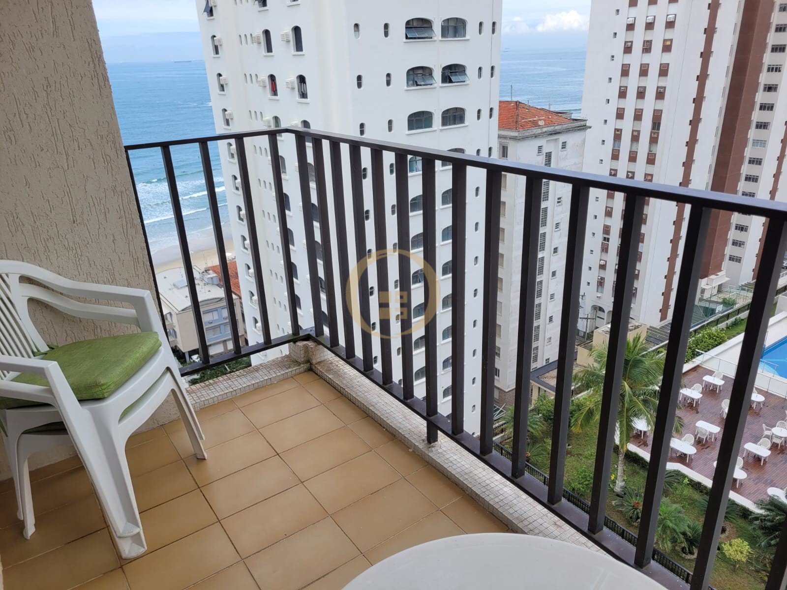Apartamento na Praia das Pitangueiras, Guarujá - SP