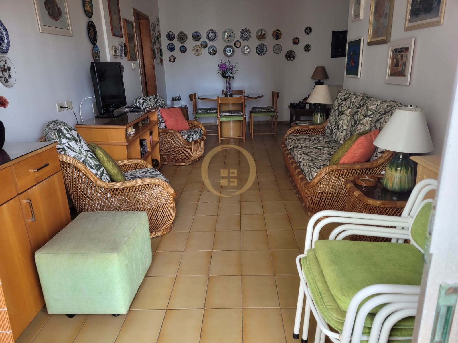 Apartamento na Praia das Pitangueiras, Guarujá - SP