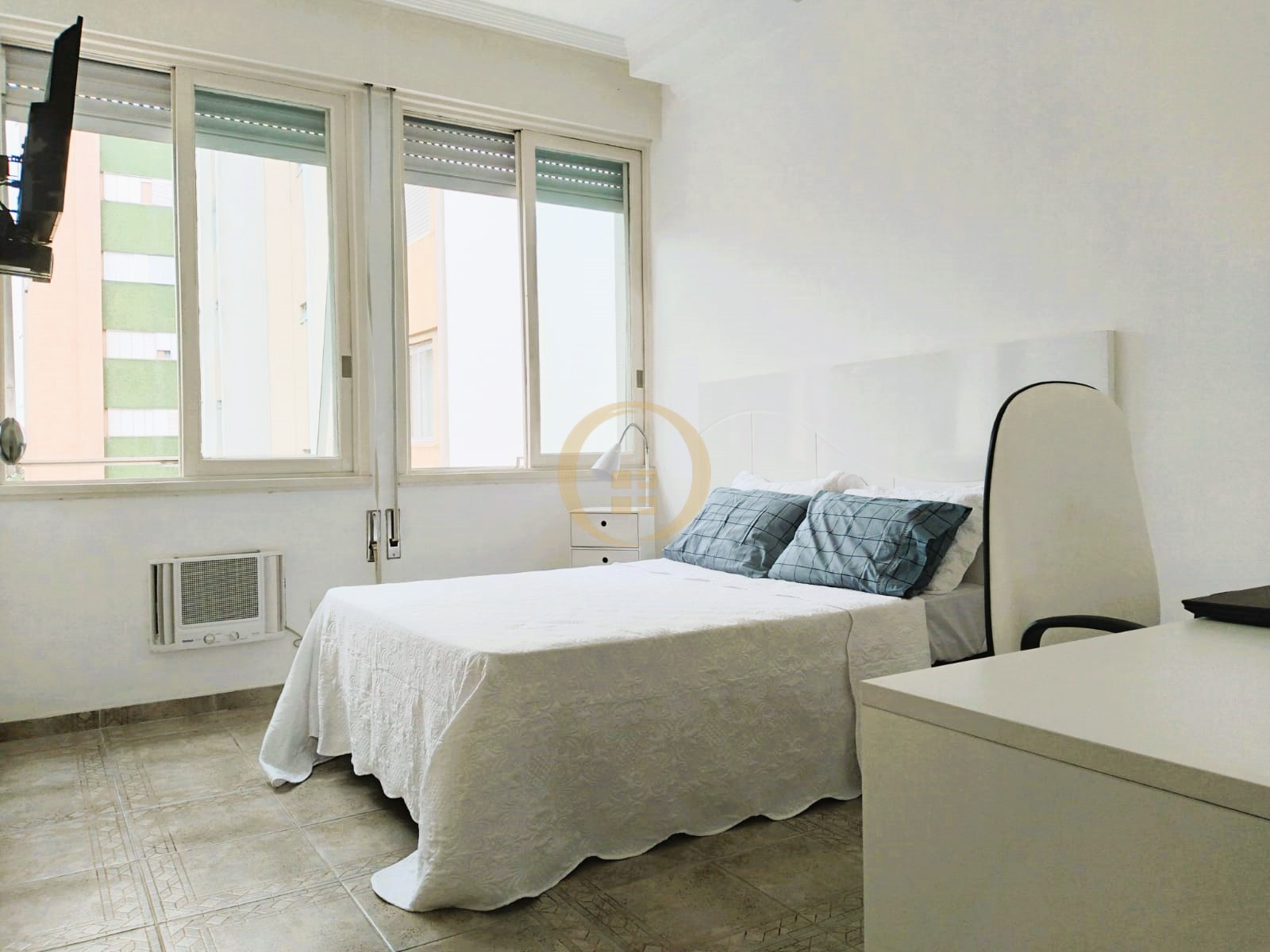 Apartamento na Praia das Pitangueiras, Guarujá - SP
