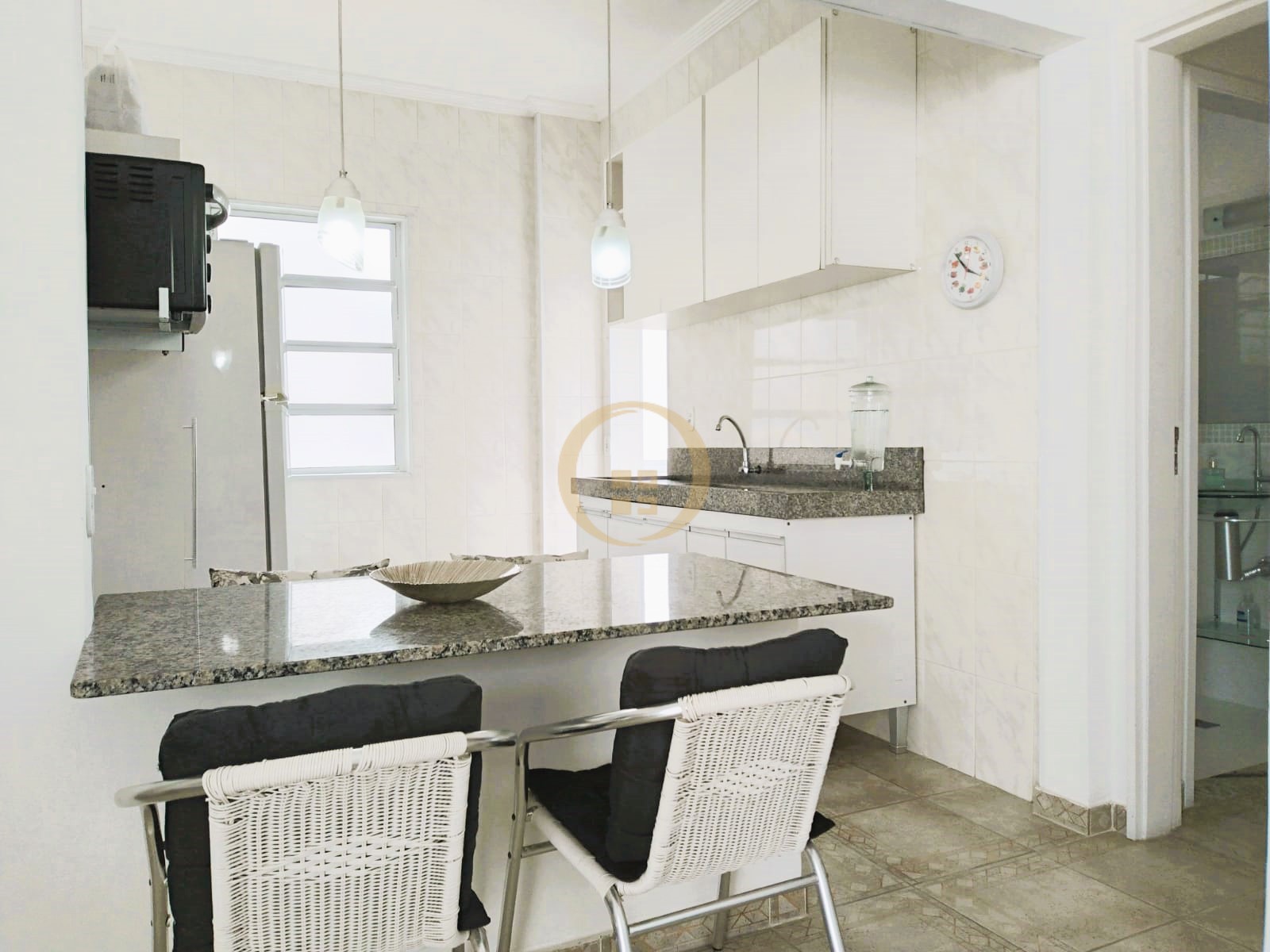 Apartamento na Praia das Pitangueiras, Guarujá - SP