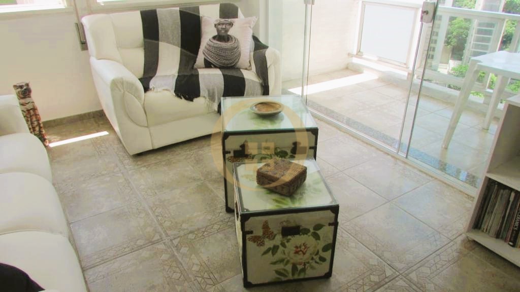 Apartamento na Praia das Pitangueiras, Guarujá - SP
