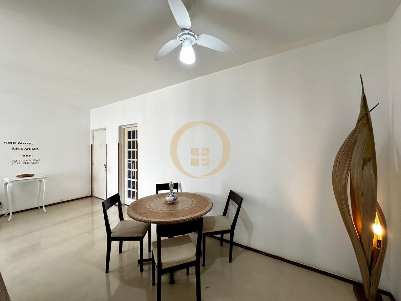 Apartamento na Praia das Pitangueiras, Guarujá - SP