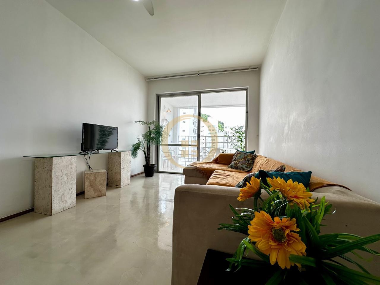 Apartamento na Praia das Pitangueiras, Guarujá - SP