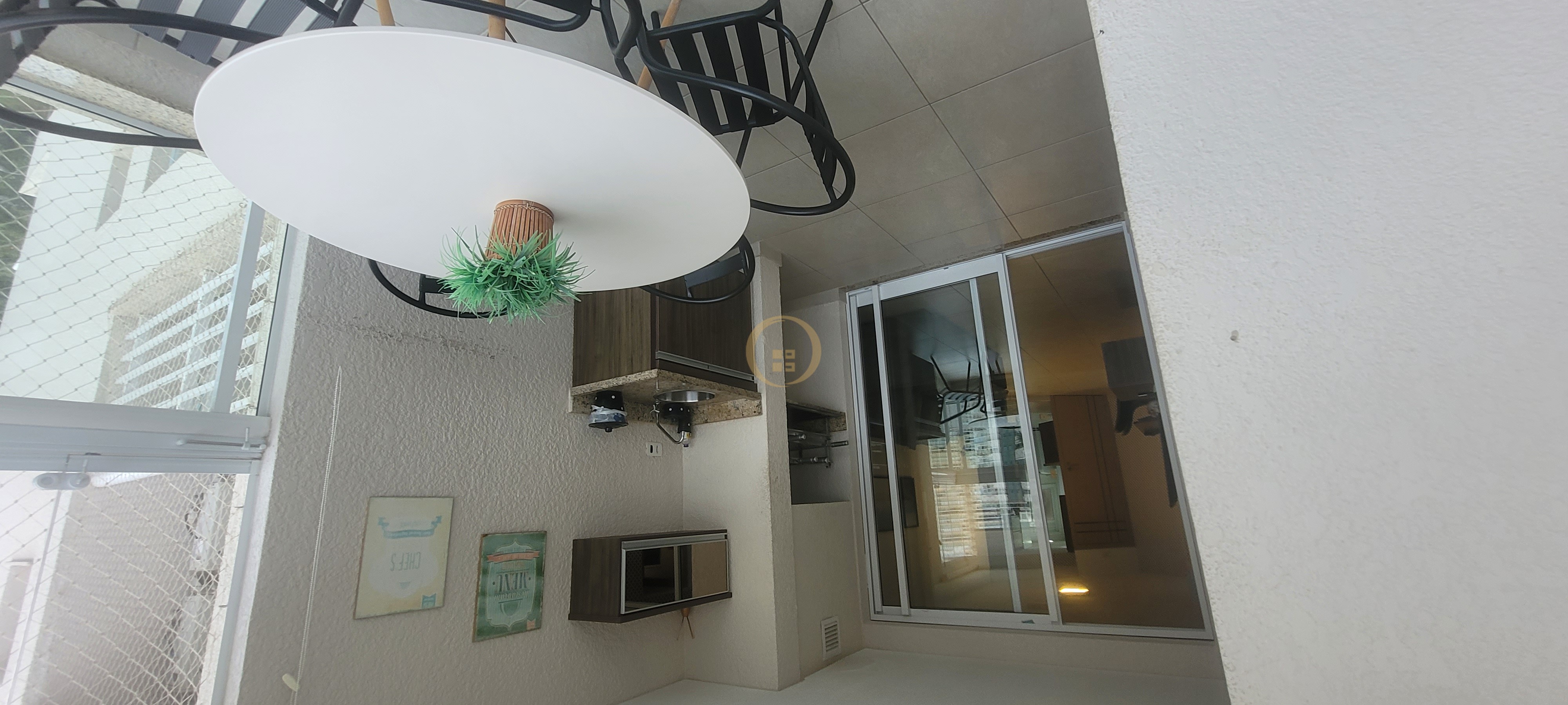 Apartamento na Praia da Enseada, Guarujá - SP