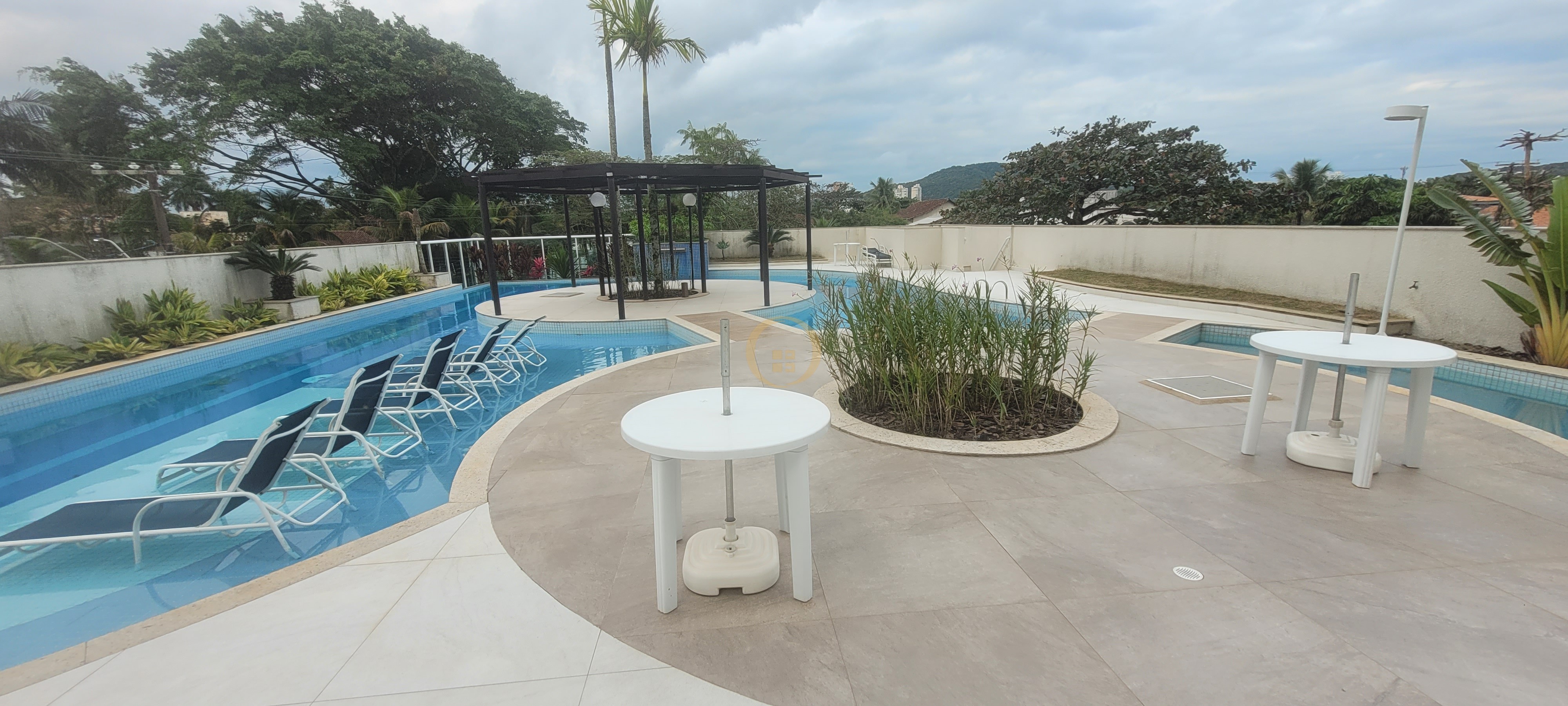 Apartamento na Praia da Enseada, Guarujá - SP