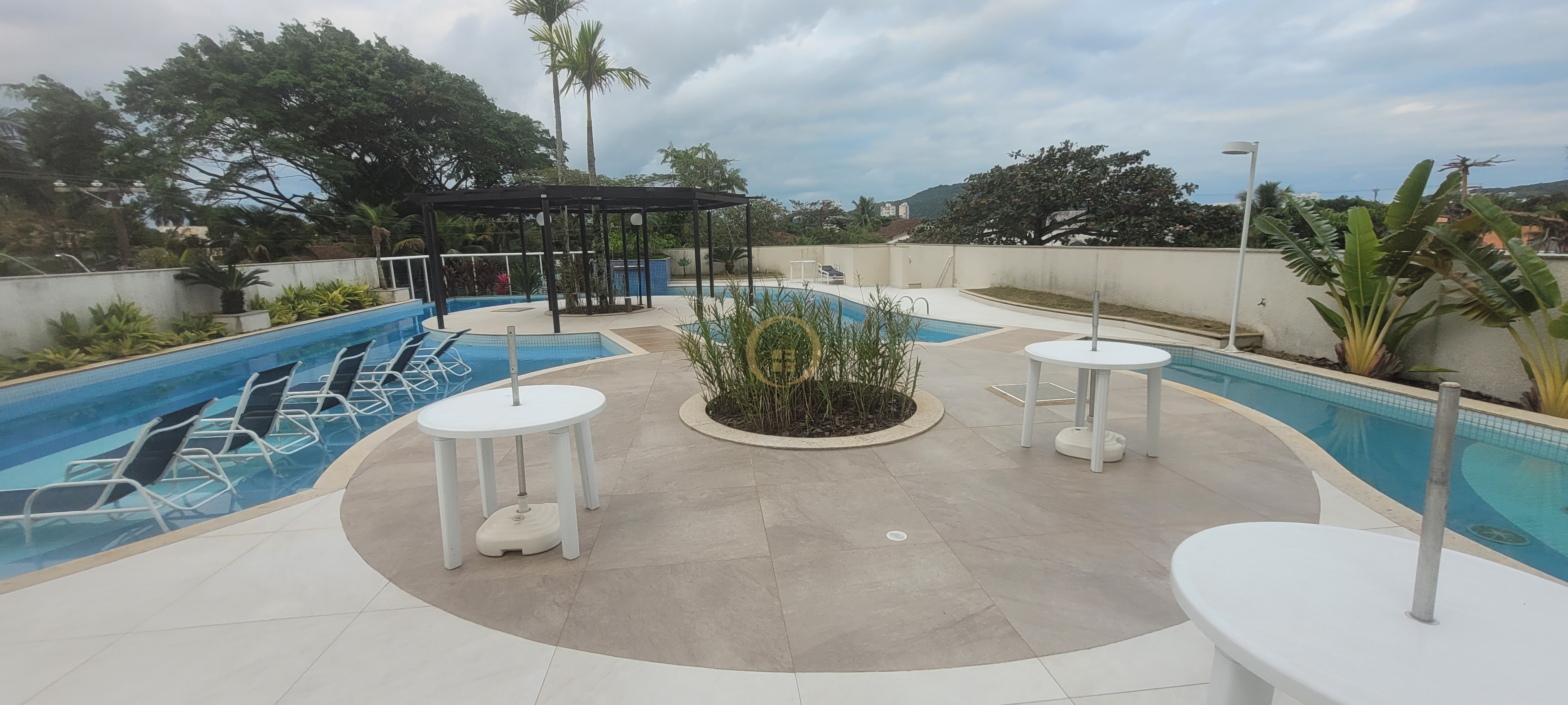 Apartamento na Praia da Enseada, Guarujá - SP
