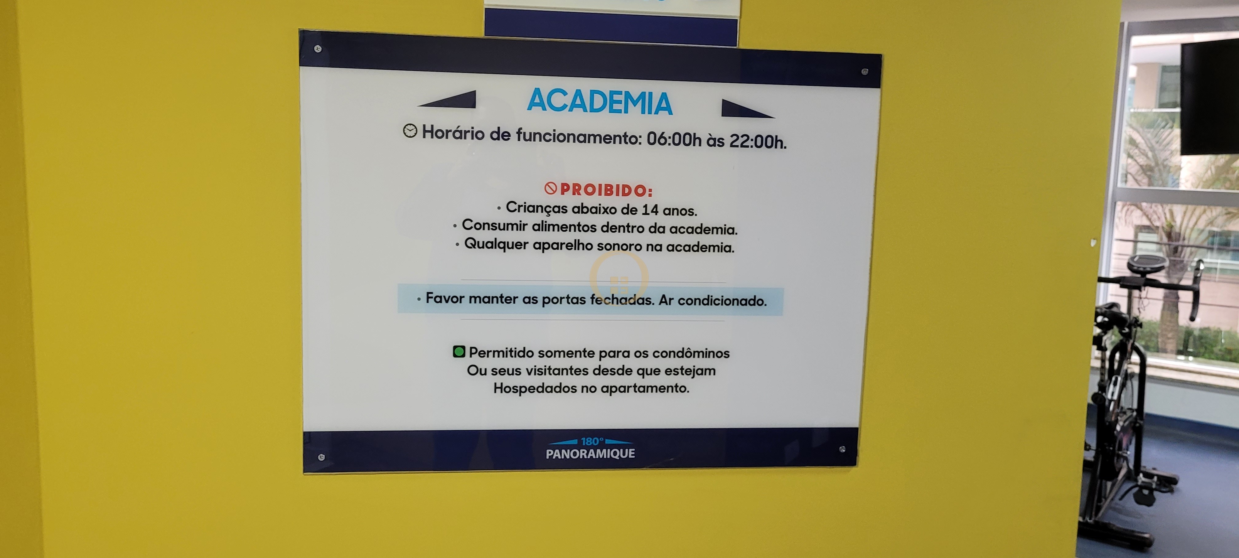 Apartamento na Praia da Enseada, Guarujá - SP
