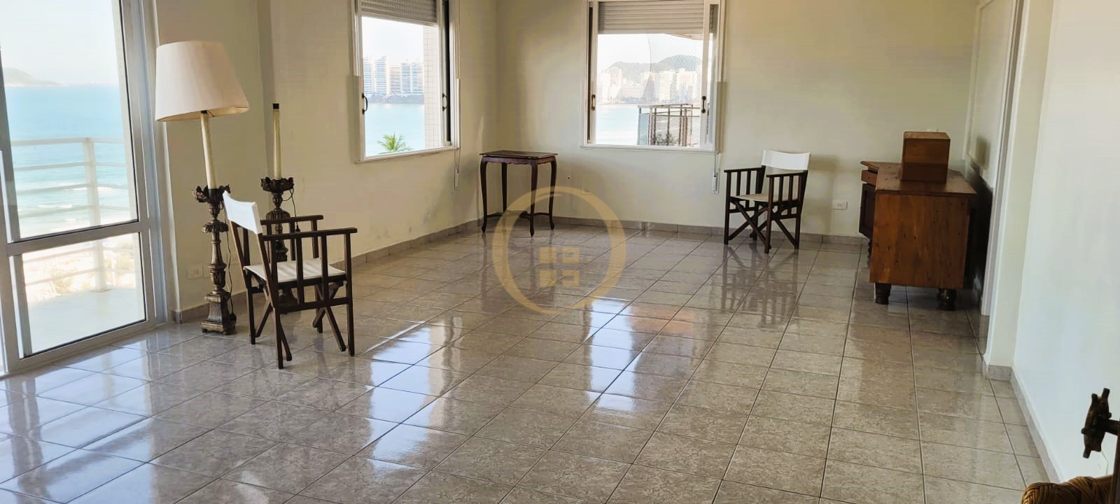 Apartamento Frente ao Mar nas Pitangueiras, Guarujá - SP