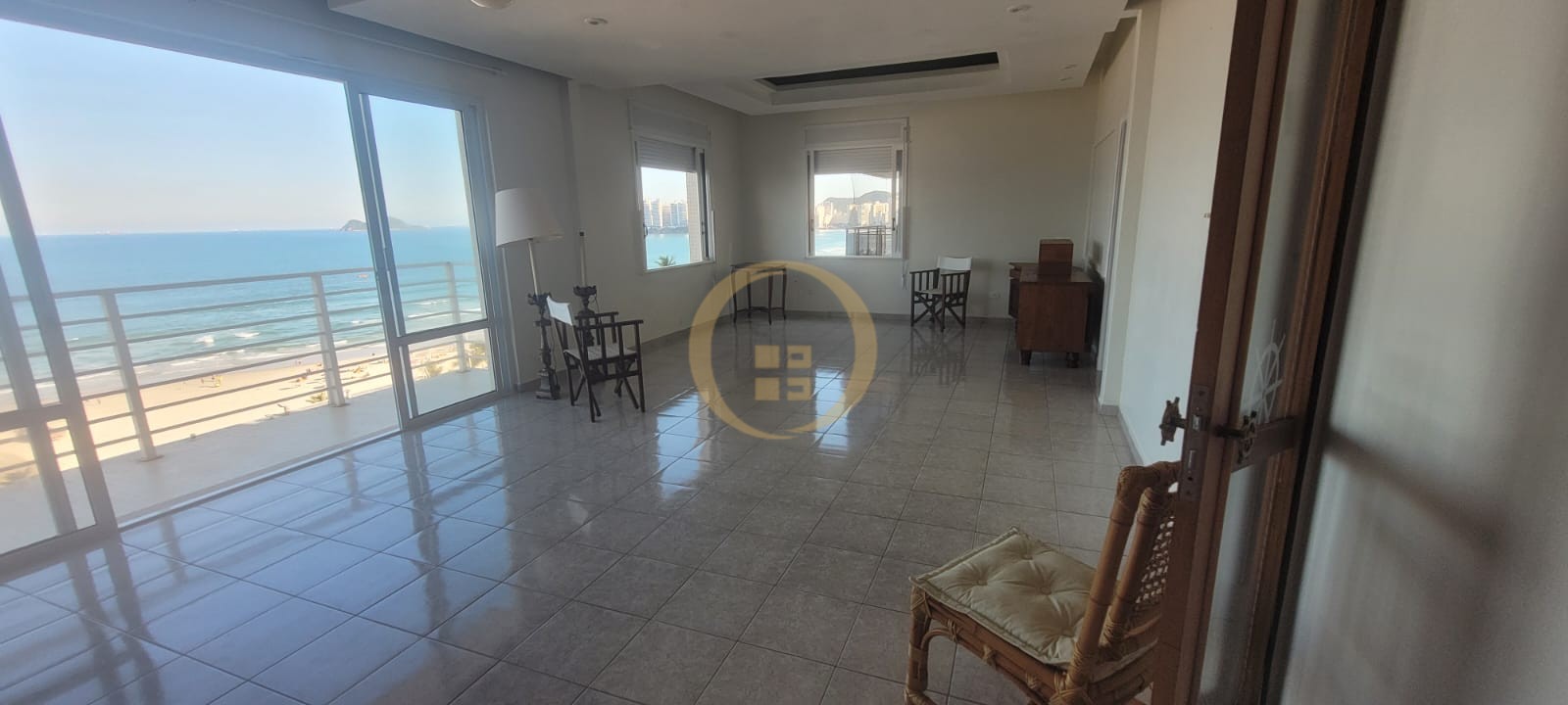 Apartamento Frente ao Mar nas Pitangueiras, Guarujá - SP