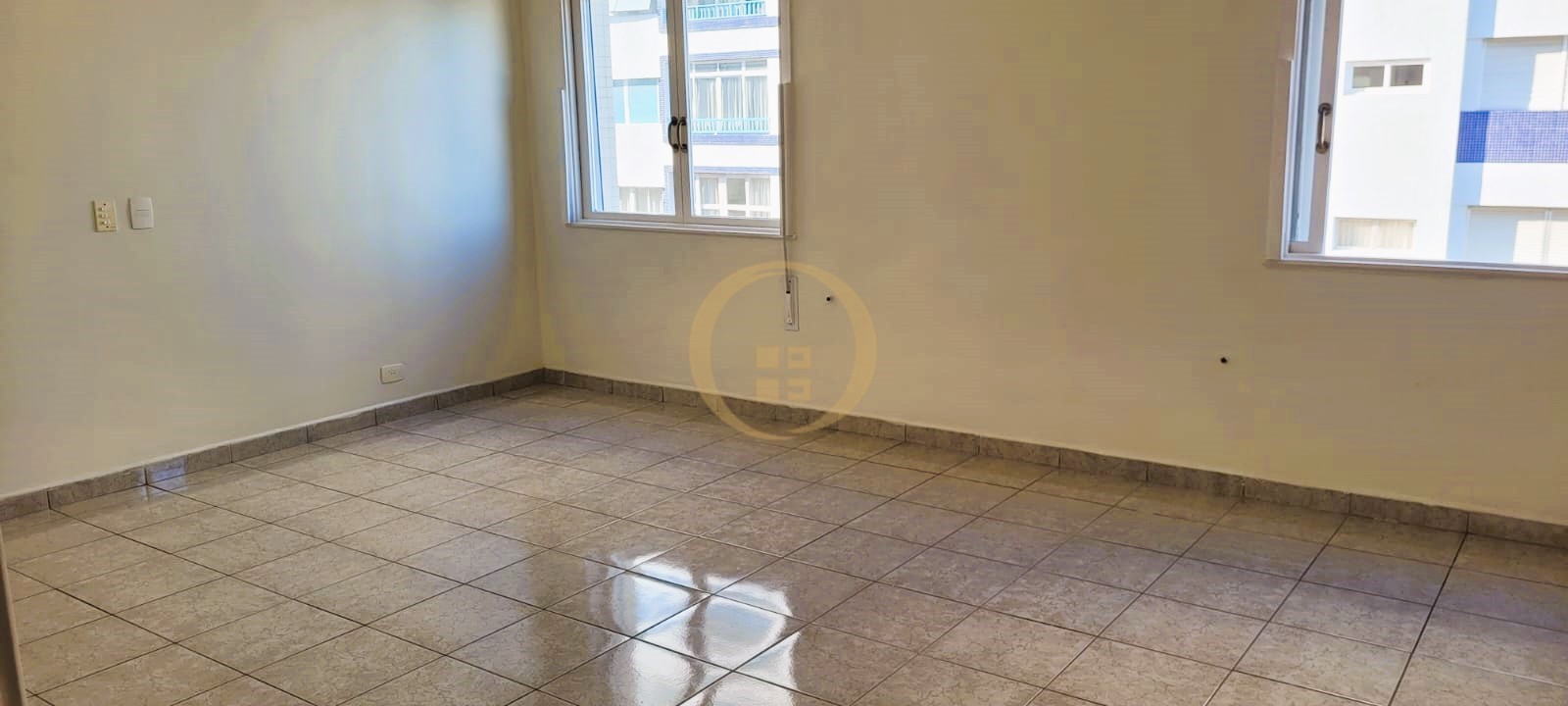 Apartamento Frente ao Mar nas Pitangueiras, Guarujá - SP