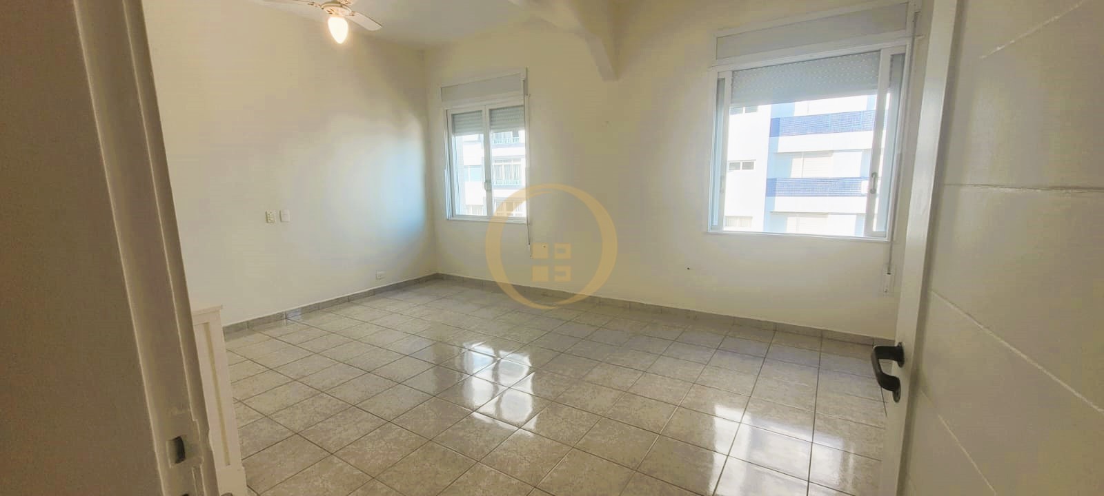 Apartamento Frente ao Mar nas Pitangueiras, Guarujá - SP