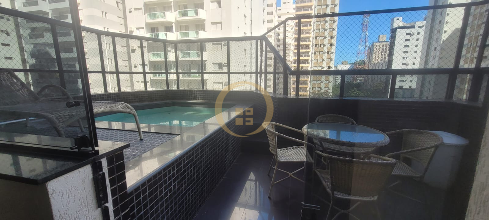 Duplex à Venda na Praia das Pitangueiras - Guarujá