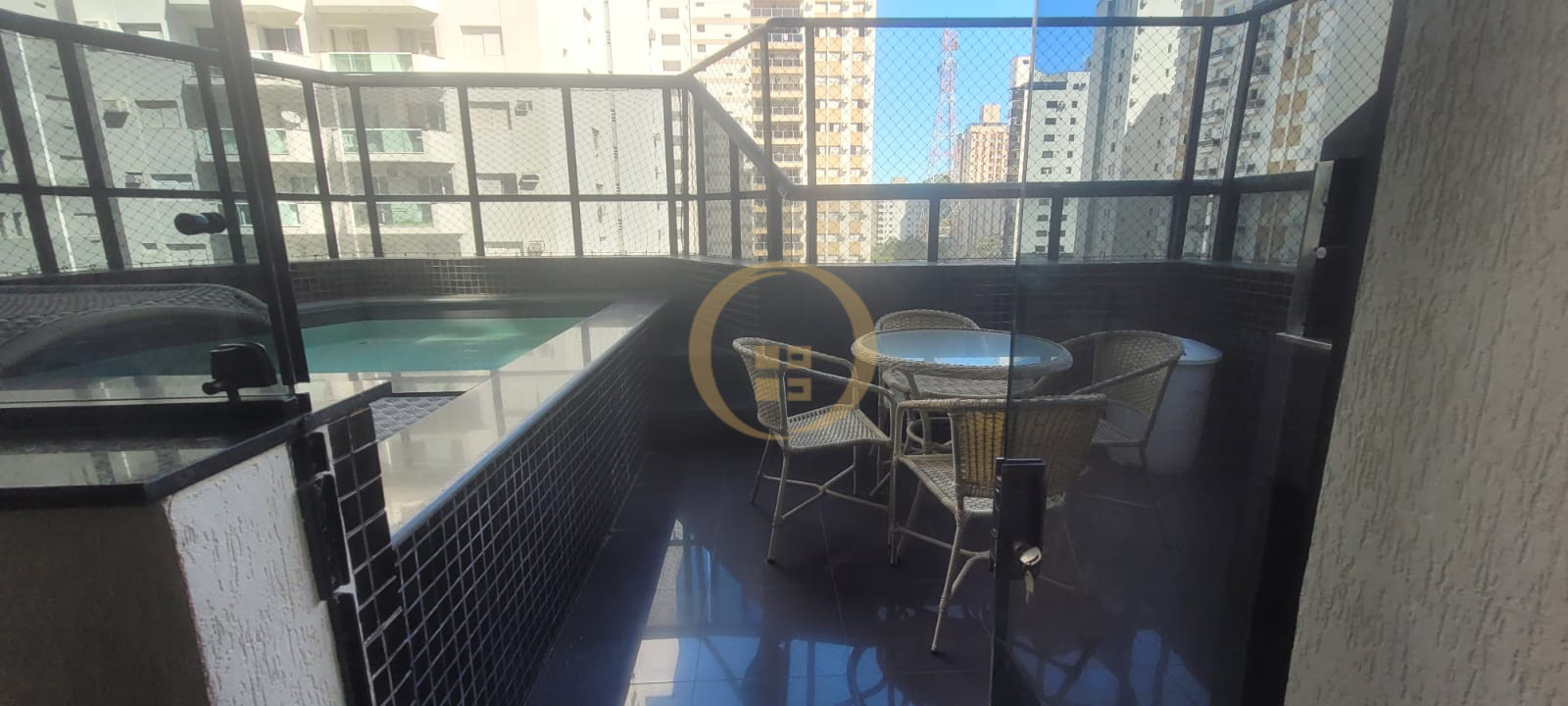 Duplex à Venda na Praia das Pitangueiras - Guarujá