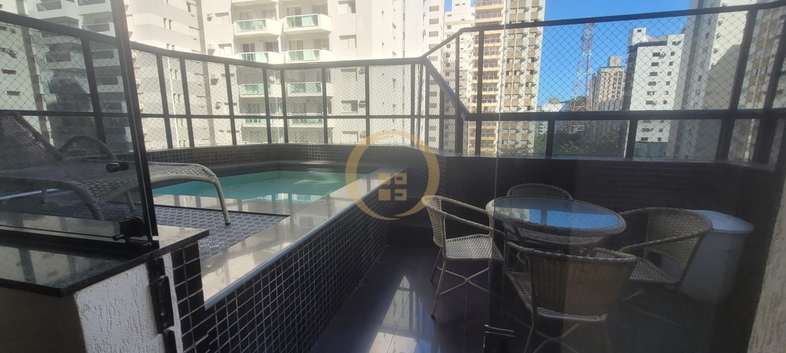 Duplex à Venda na Praia das Pitangueiras - Guarujá