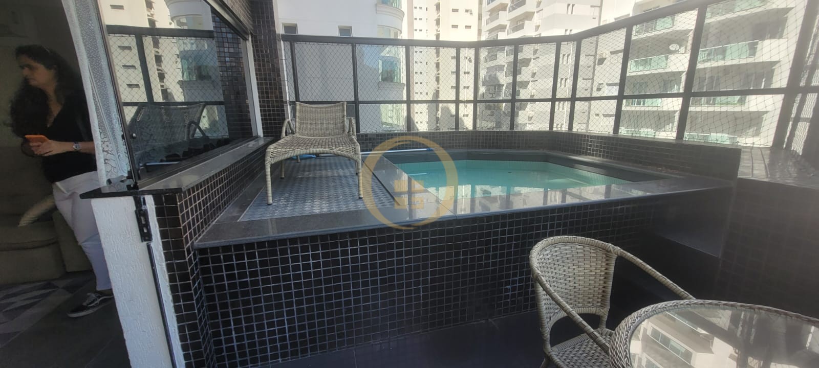Duplex à Venda na Praia das Pitangueiras - Guarujá