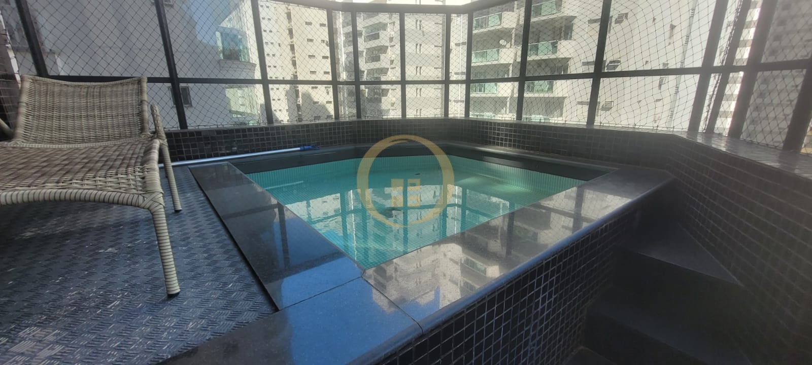 Duplex à Venda na Praia das Pitangueiras - Guarujá