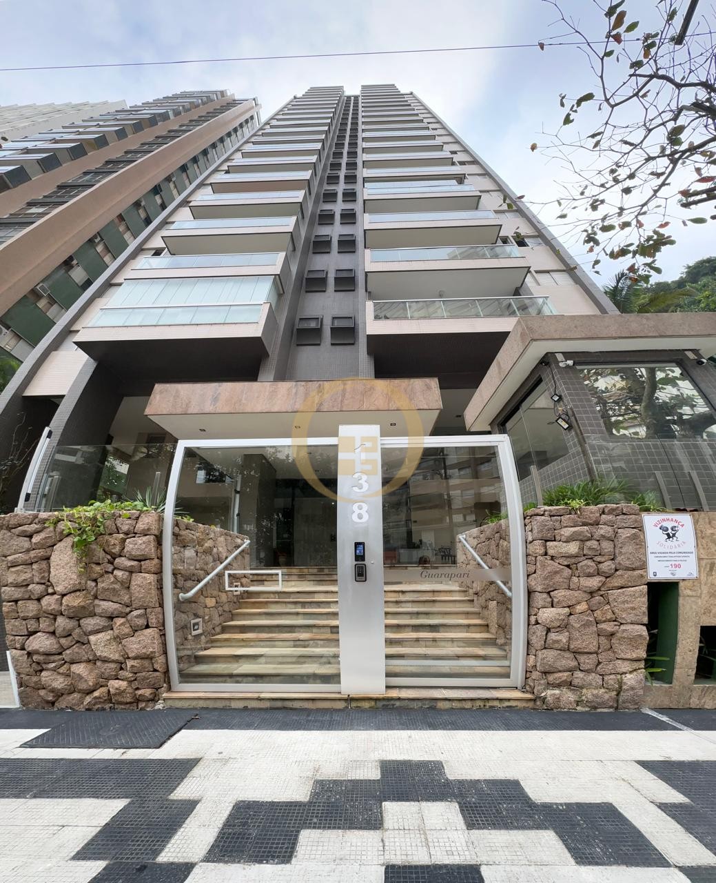 Apartamento na Praia das Pitangueiras, Guarujá - SP