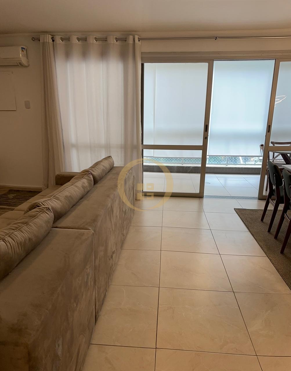 Apartamento na Praia das Pitangueiras, Guarujá - SP