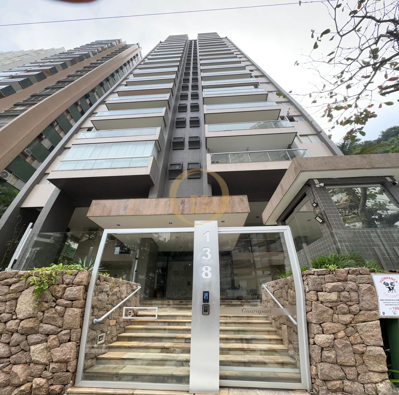 Apartamento na Praia das Pitangueiras, Guarujá - SP
