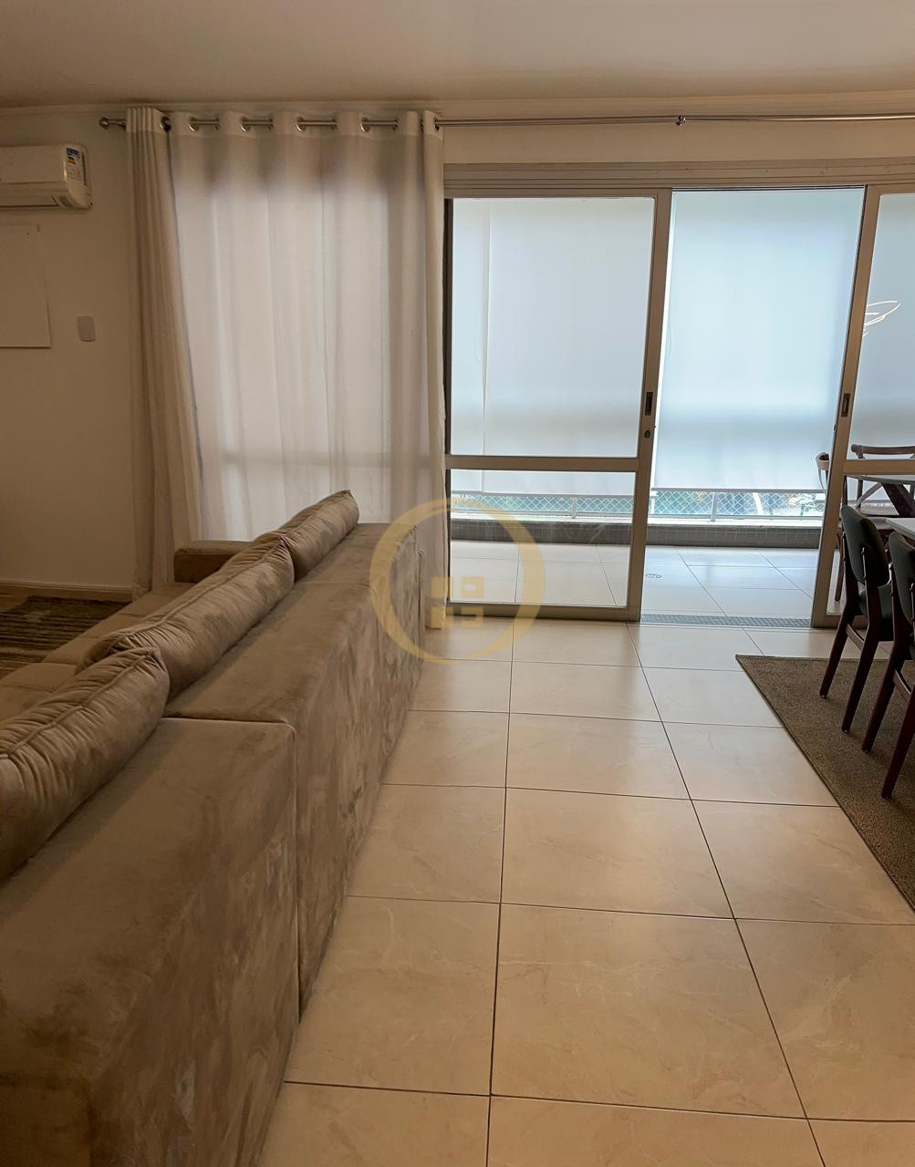 Apartamento na Praia das Pitangueiras, Guarujá - SP