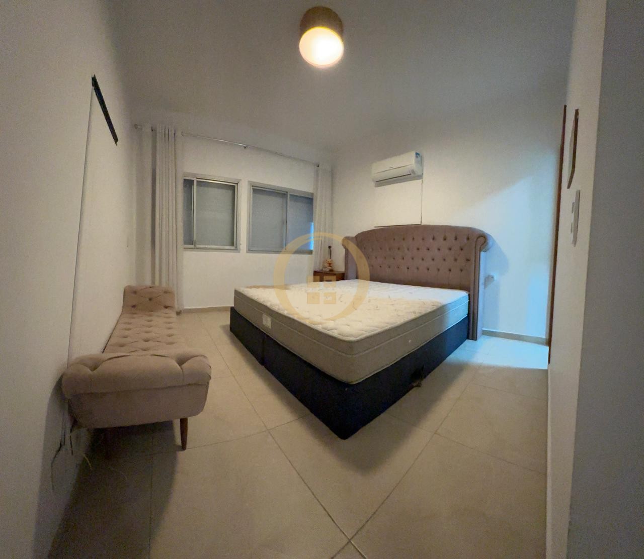 Apartamento na Praia das Pitangueiras, Guarujá - SP