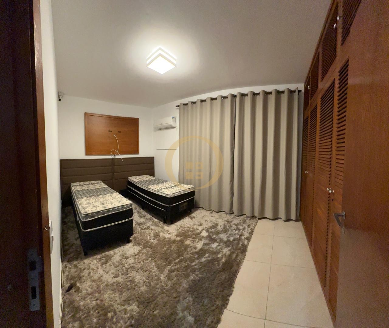 Apartamento na Praia das Pitangueiras, Guarujá - SP