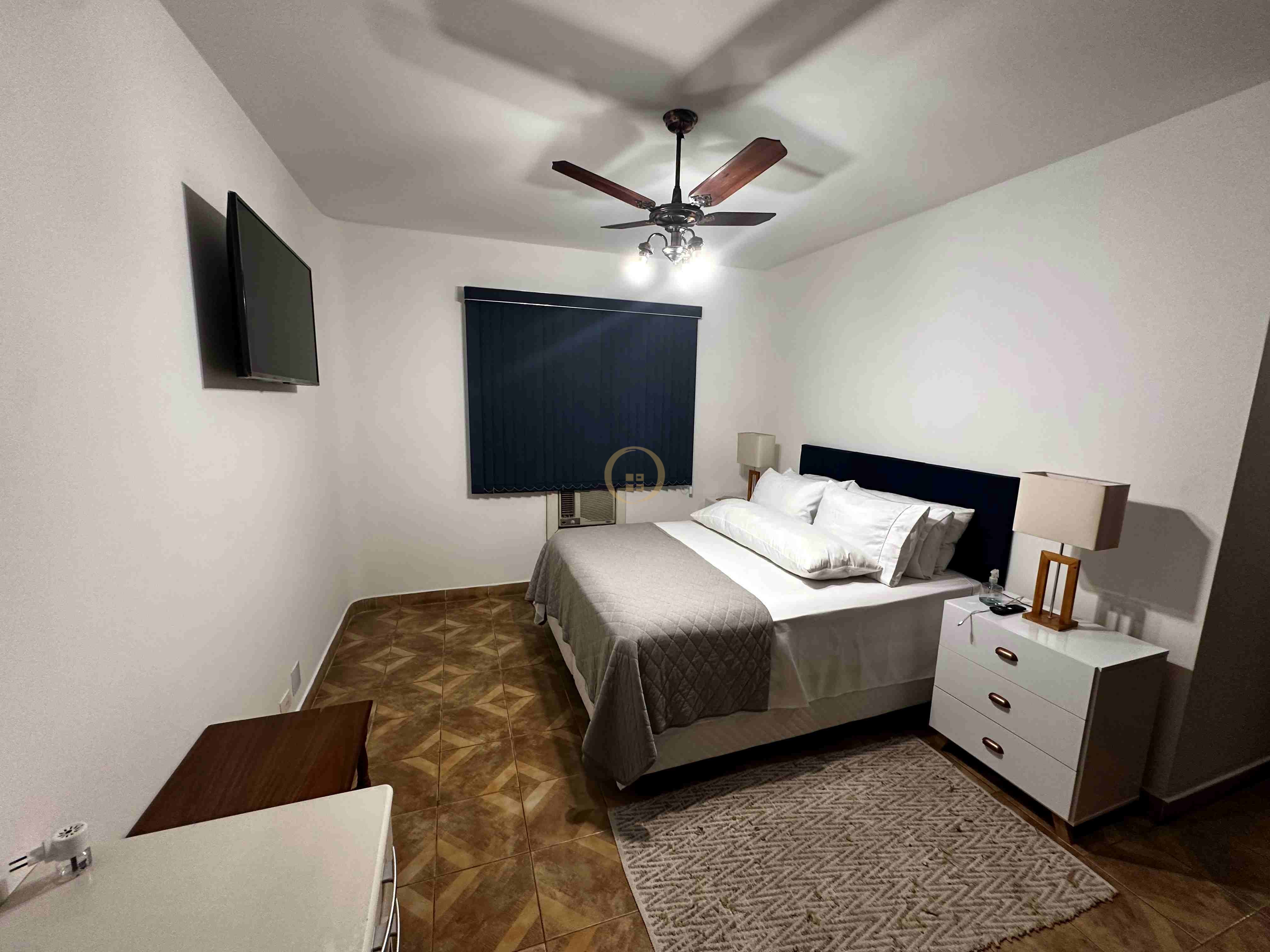 Apartamento na Praia das Pitangueiras, Guarujá - SP