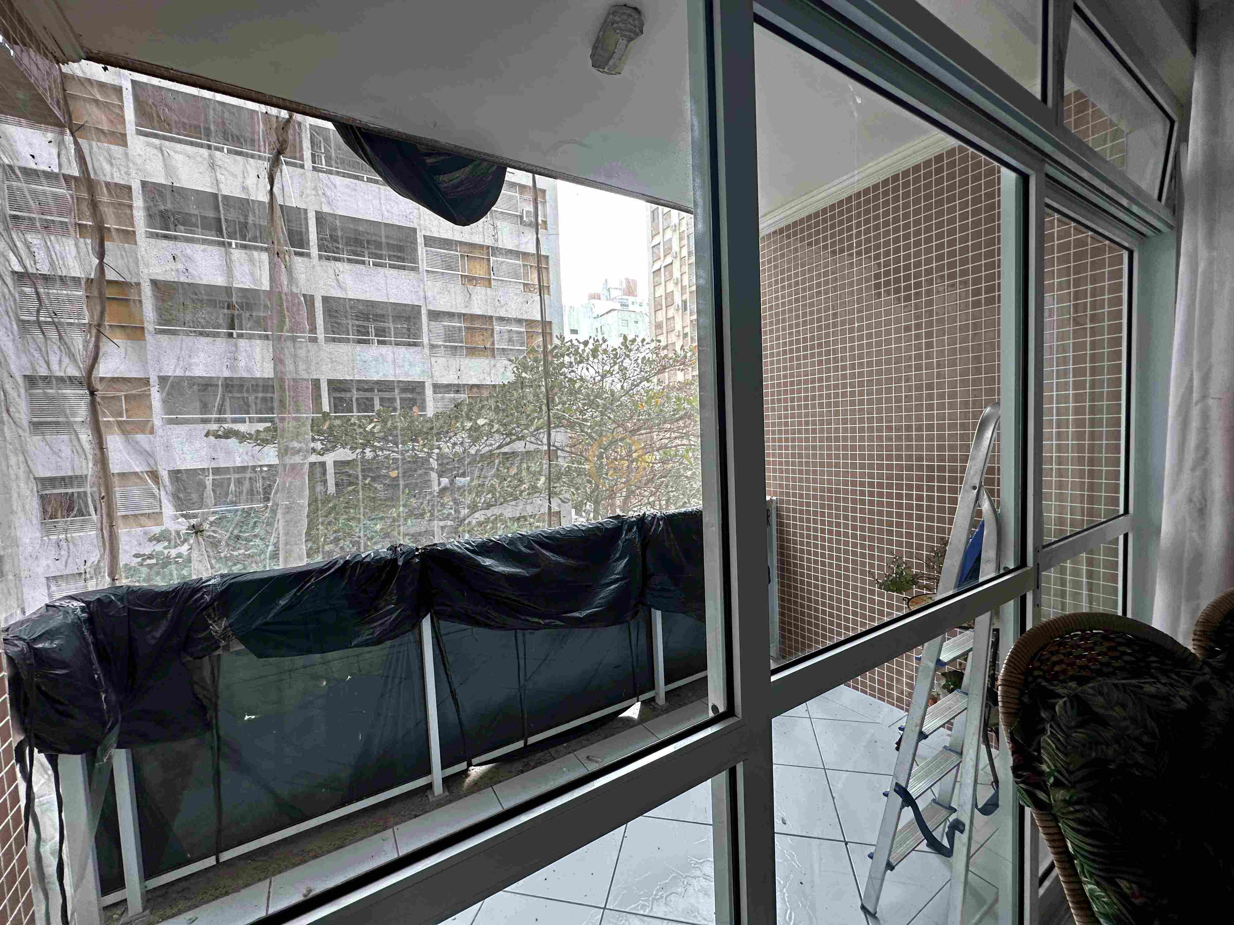 Apartamento na Praia das Pitangueiras, Guarujá - SP