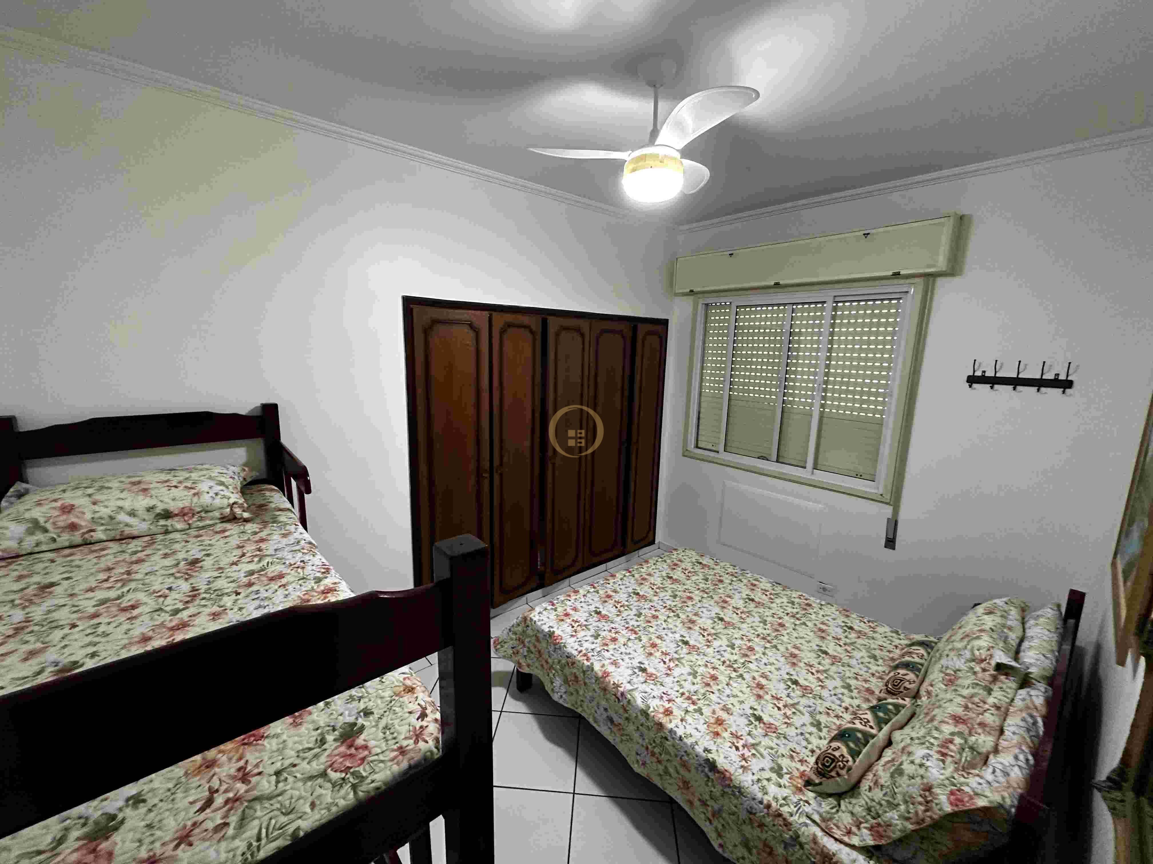 Apartamento na Praia das Pitangueiras, Guarujá - SP