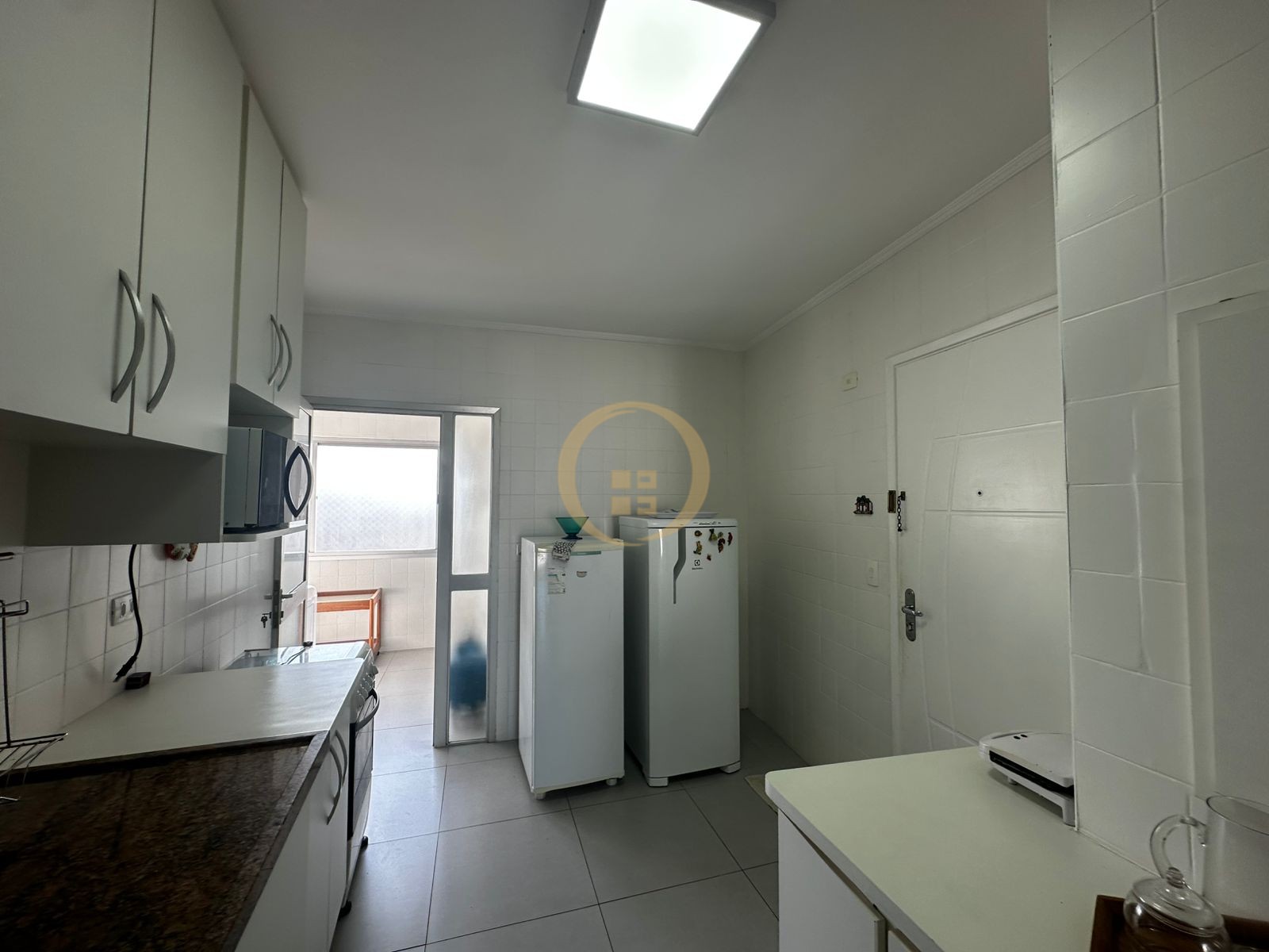 Apartamento na Praia das Pitangueiras, Guarujá - SP